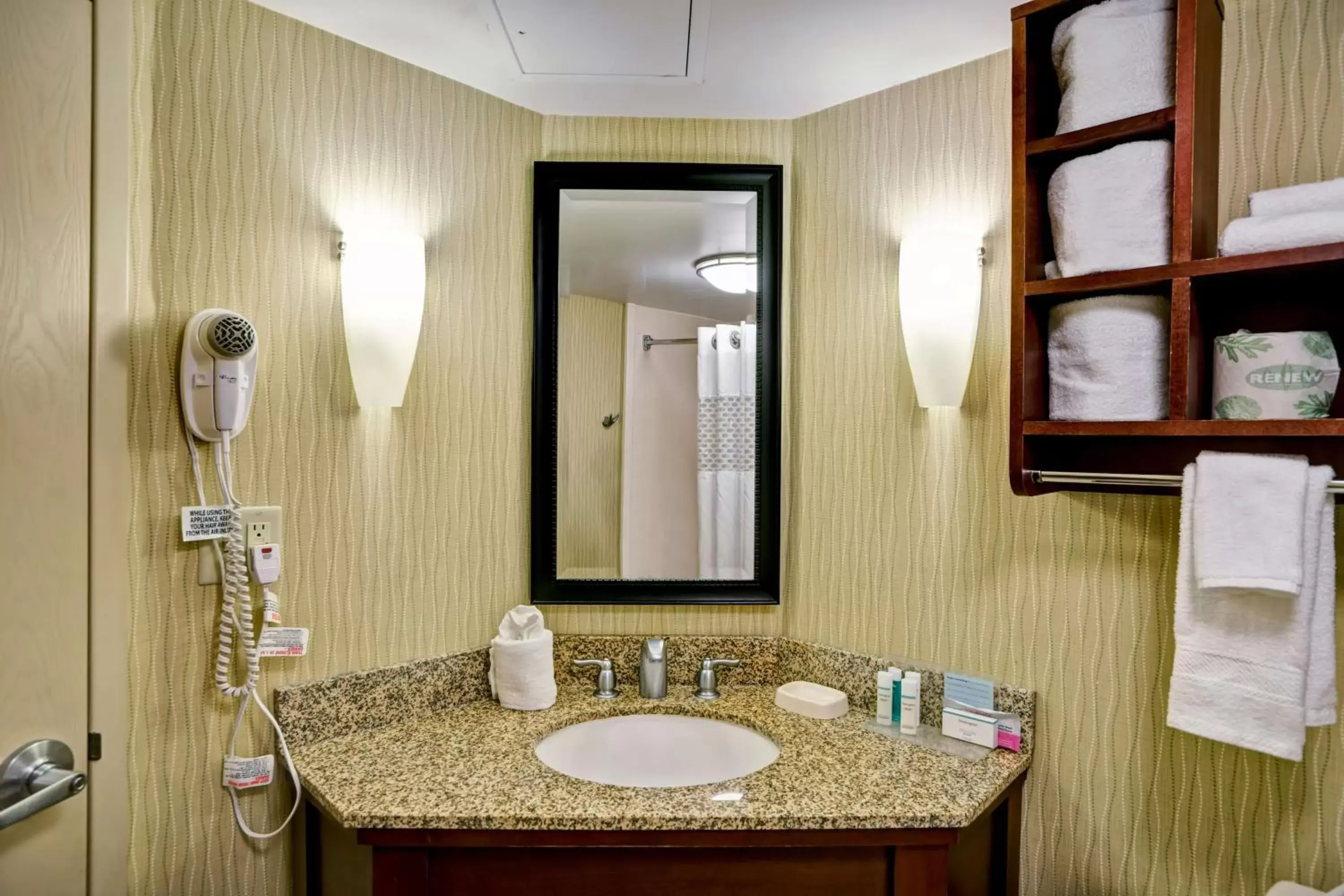 Bathroom in Hampton Inn Fairmont