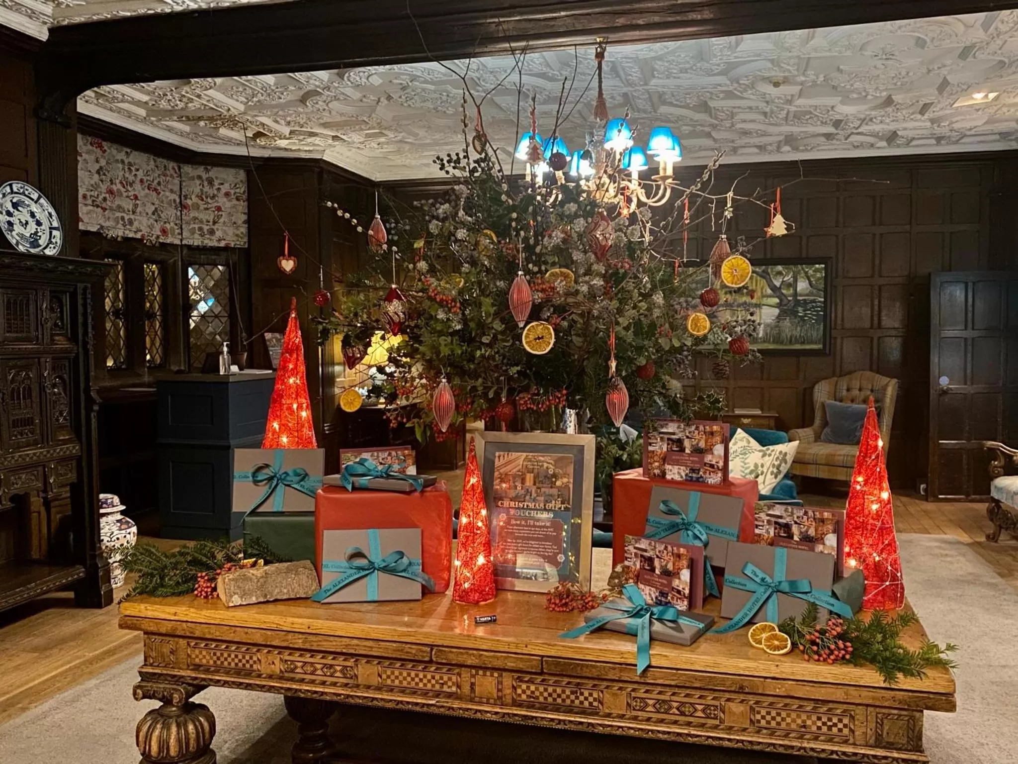 Lobby or reception in Great Fosters - Near Windsor