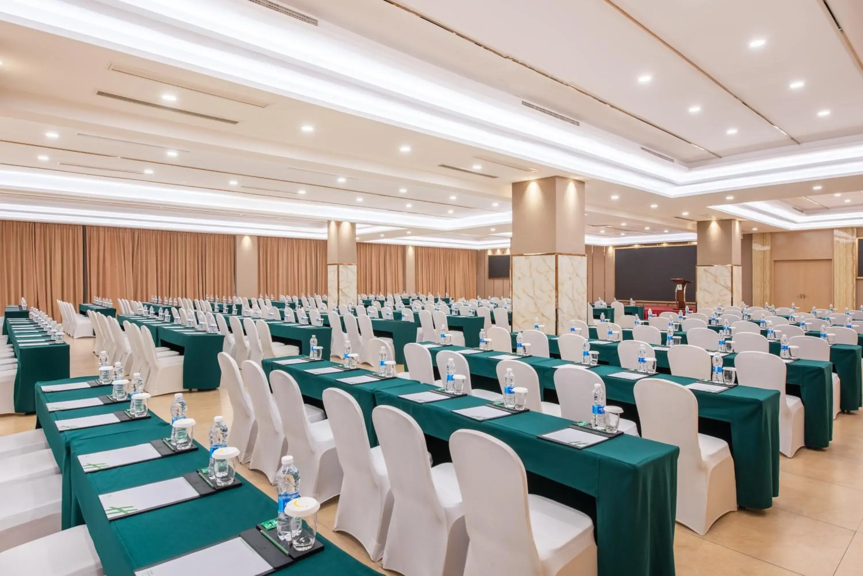 Banquet/Function facilities in Holiday Inn Chongqing University Town, an IHG Hotel