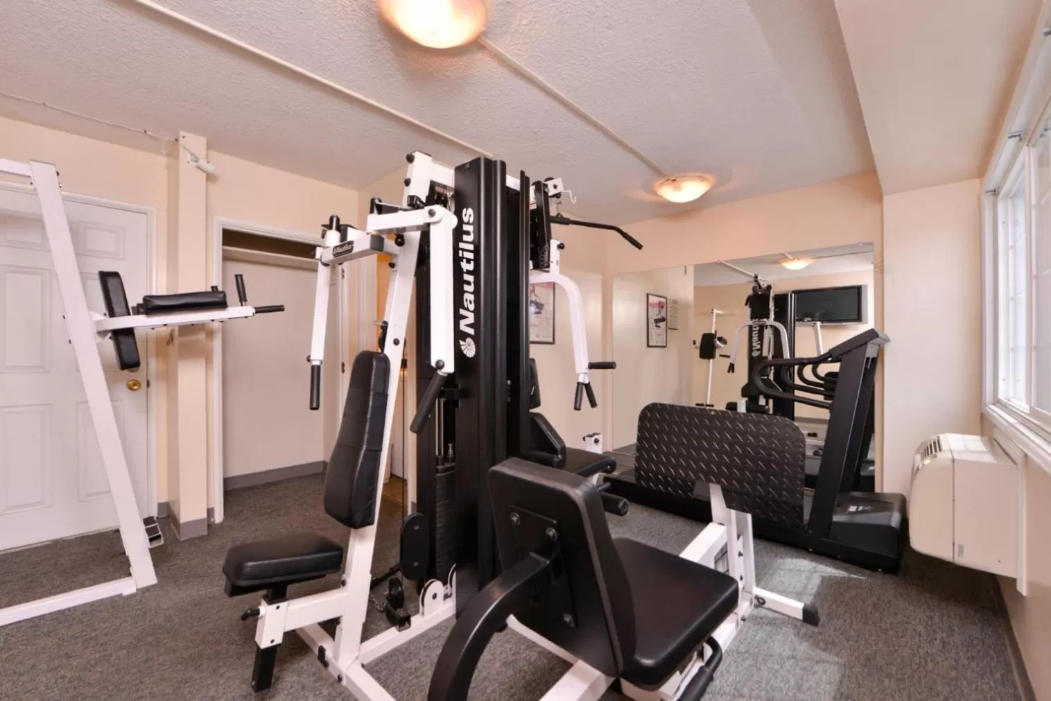 Fitness centre/facilities in Campus Inn & Suites Eugene Downtown