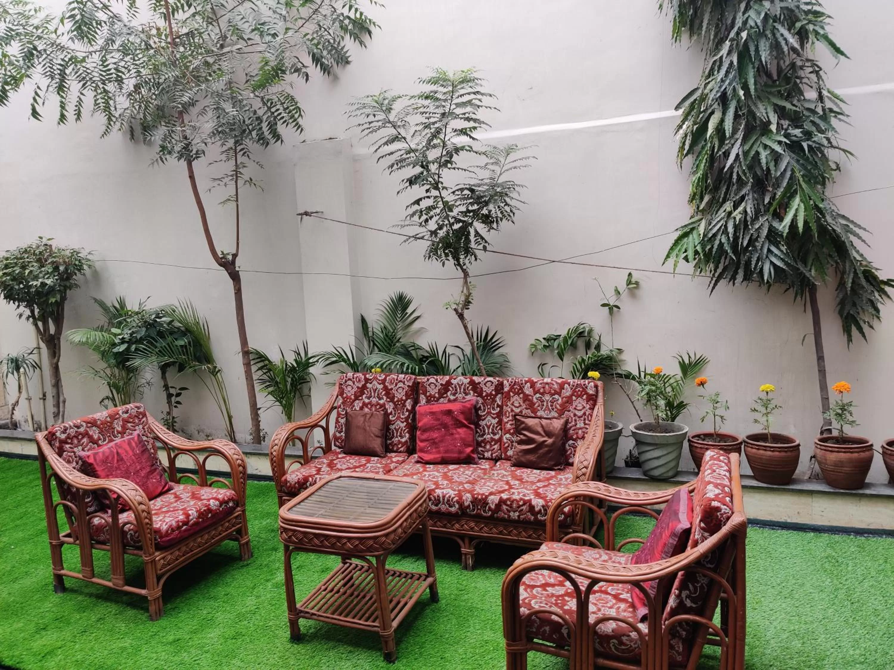 Seating area in Hotel Exotic - 5 min walk from Golden Temple