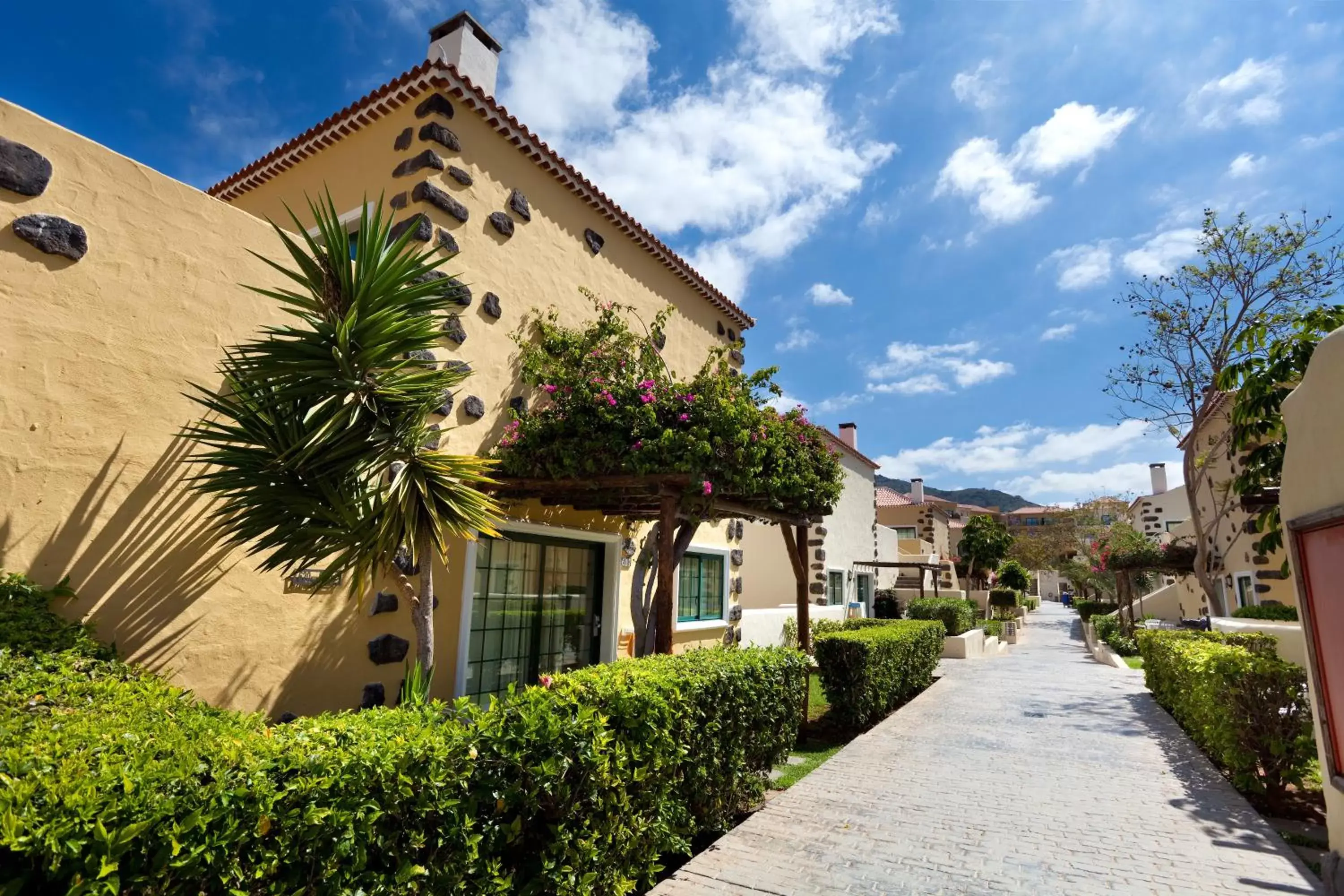 Facade/entrance, Property Building in GF Isabel