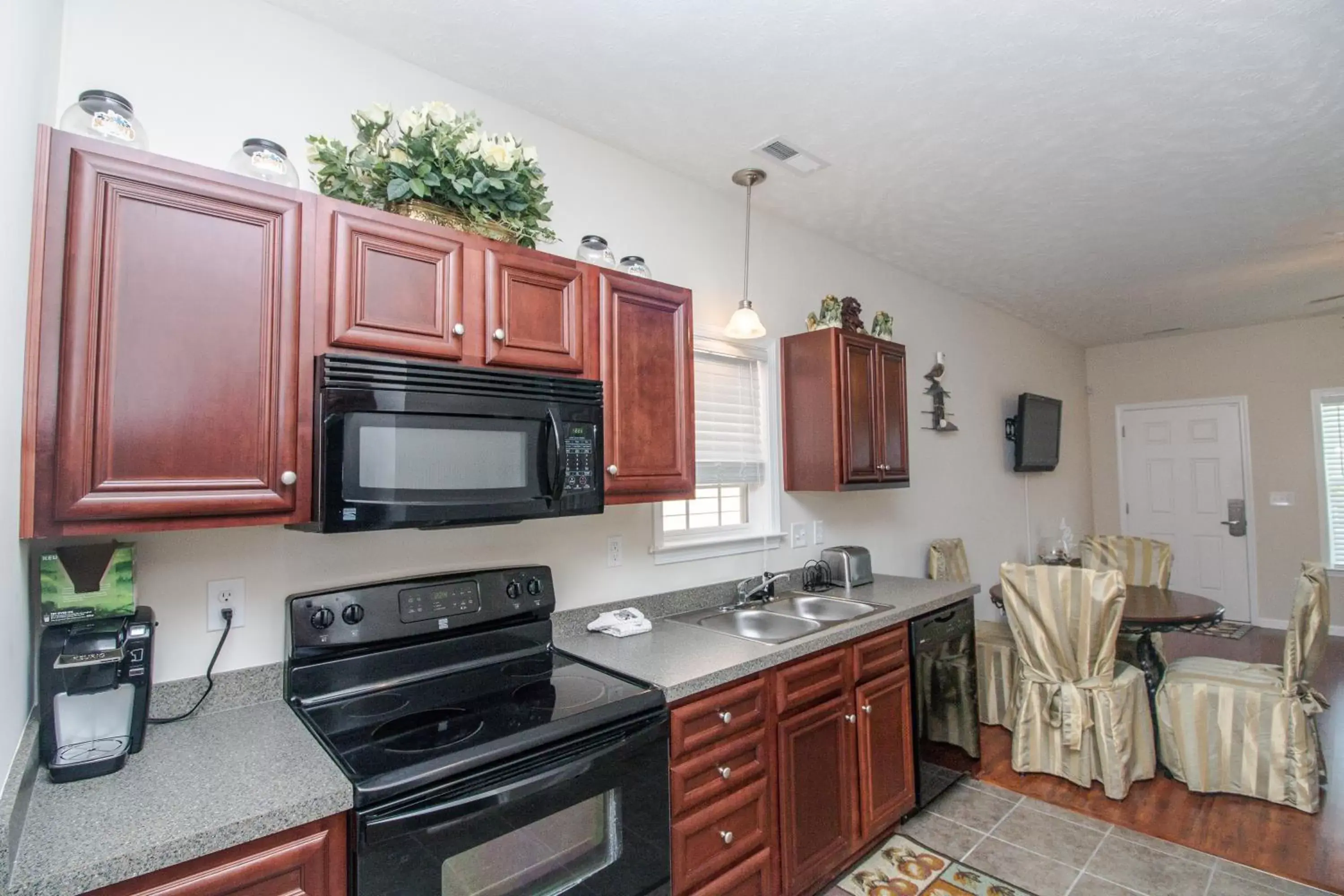 Kitchen or kitchenette, Kitchen/Kitchenette in Beach Vacation Condos South