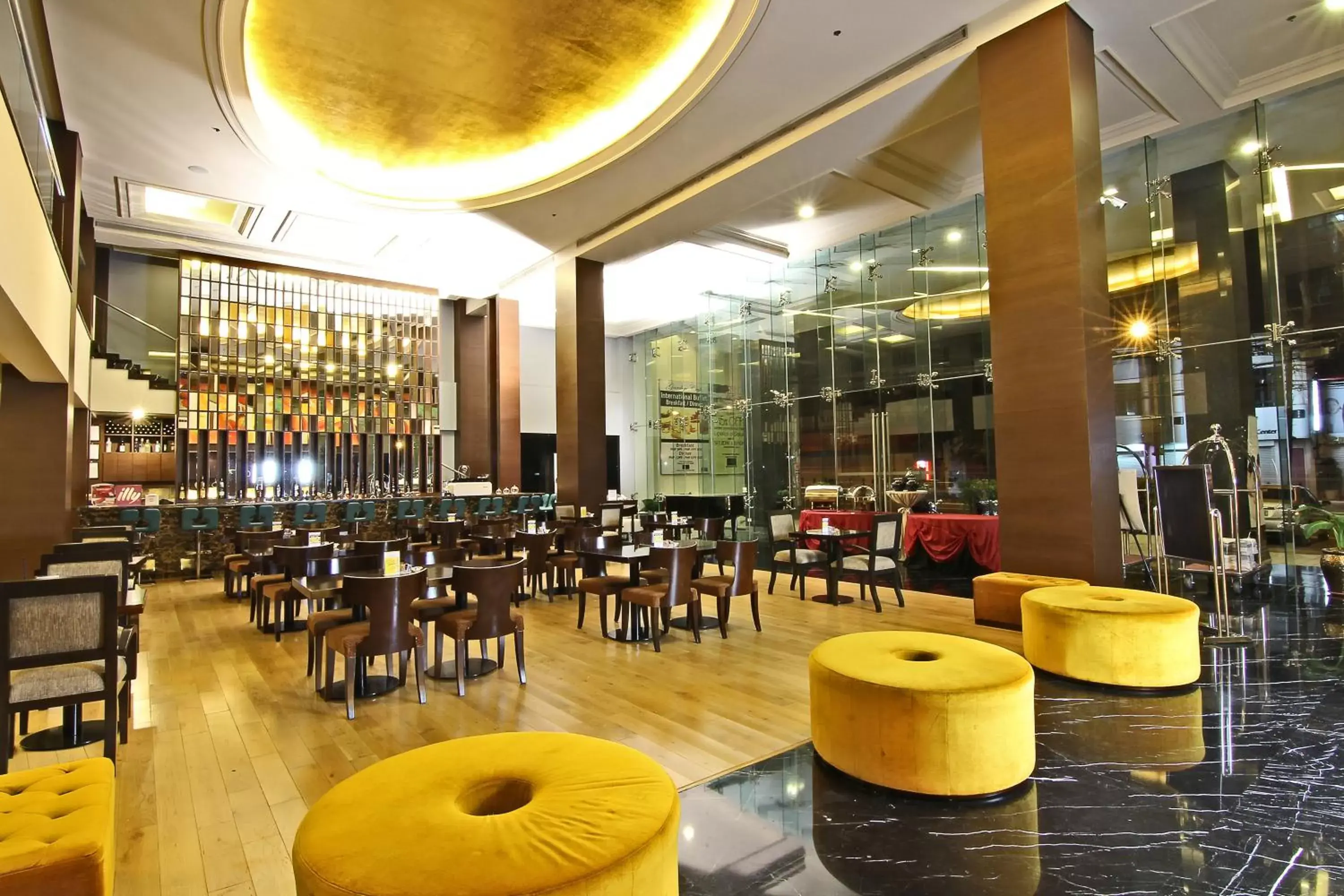 Restaurant/Places to Eat in Luxent Hotel