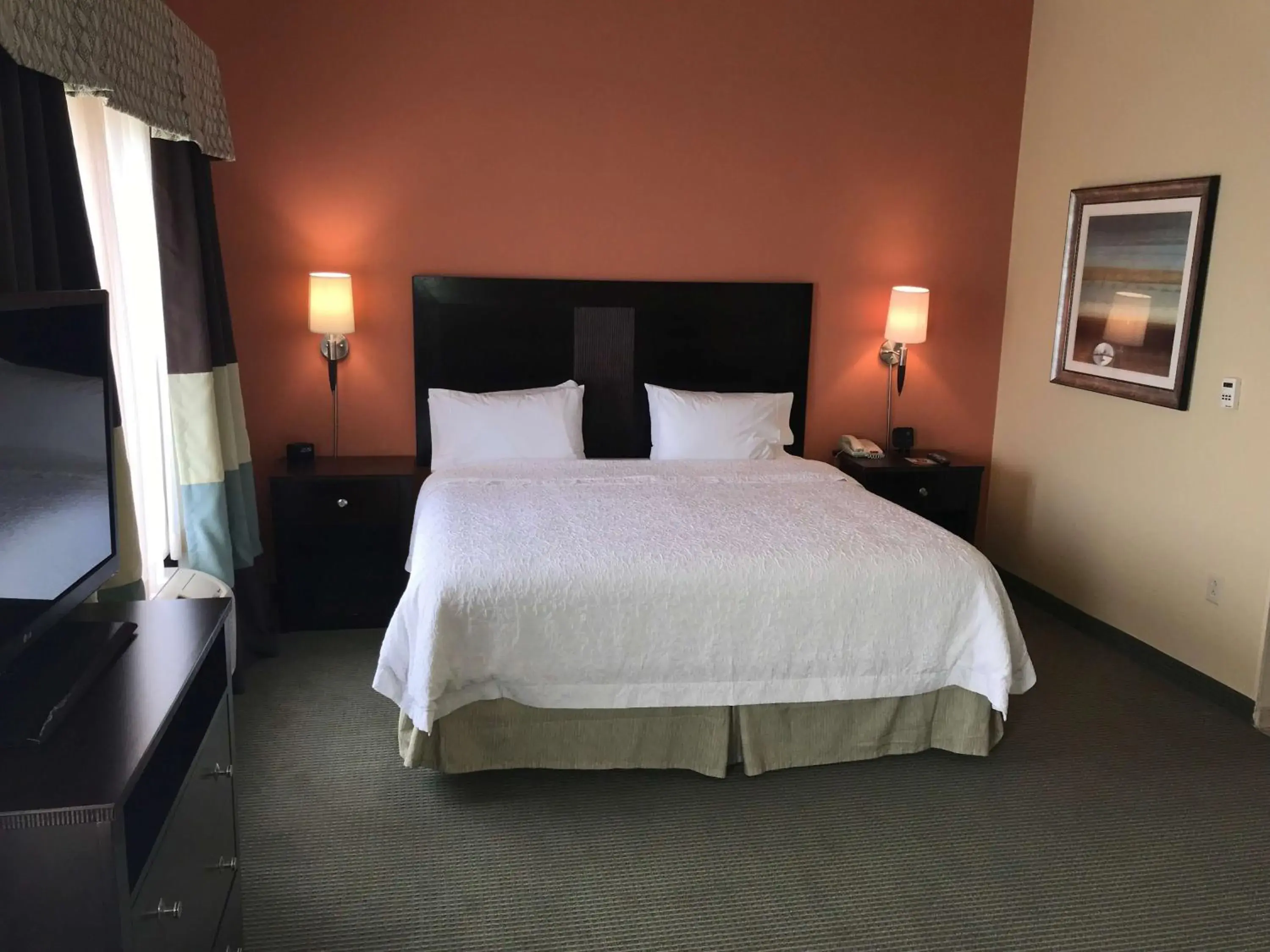 Bed in Hampton Inn and Suites Austin - Lakeway Bed in Hampton Inn and Suites Austin - Lakeway