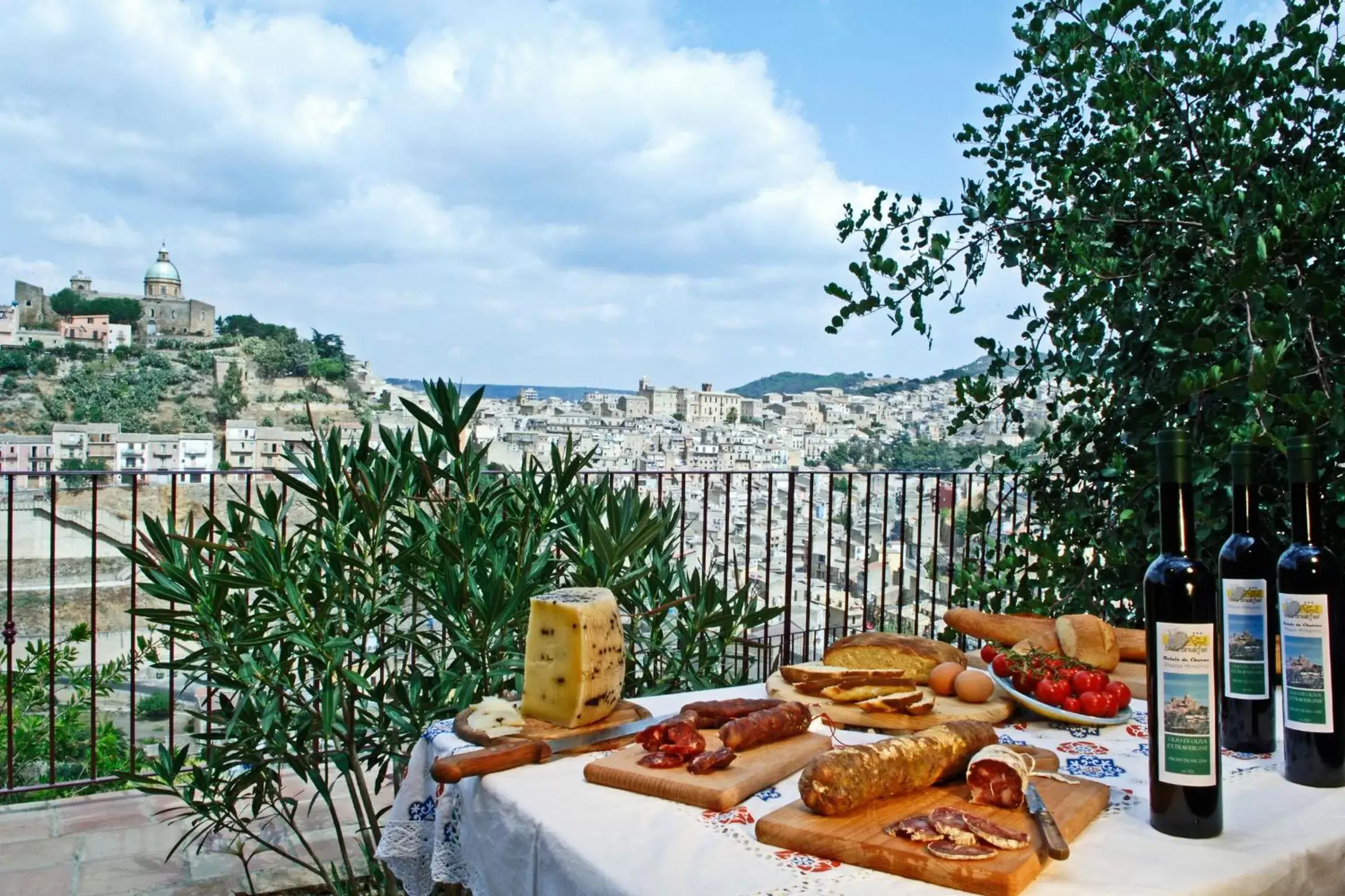 Balcony/Terrace in La Casa sulla Collina d'Oro