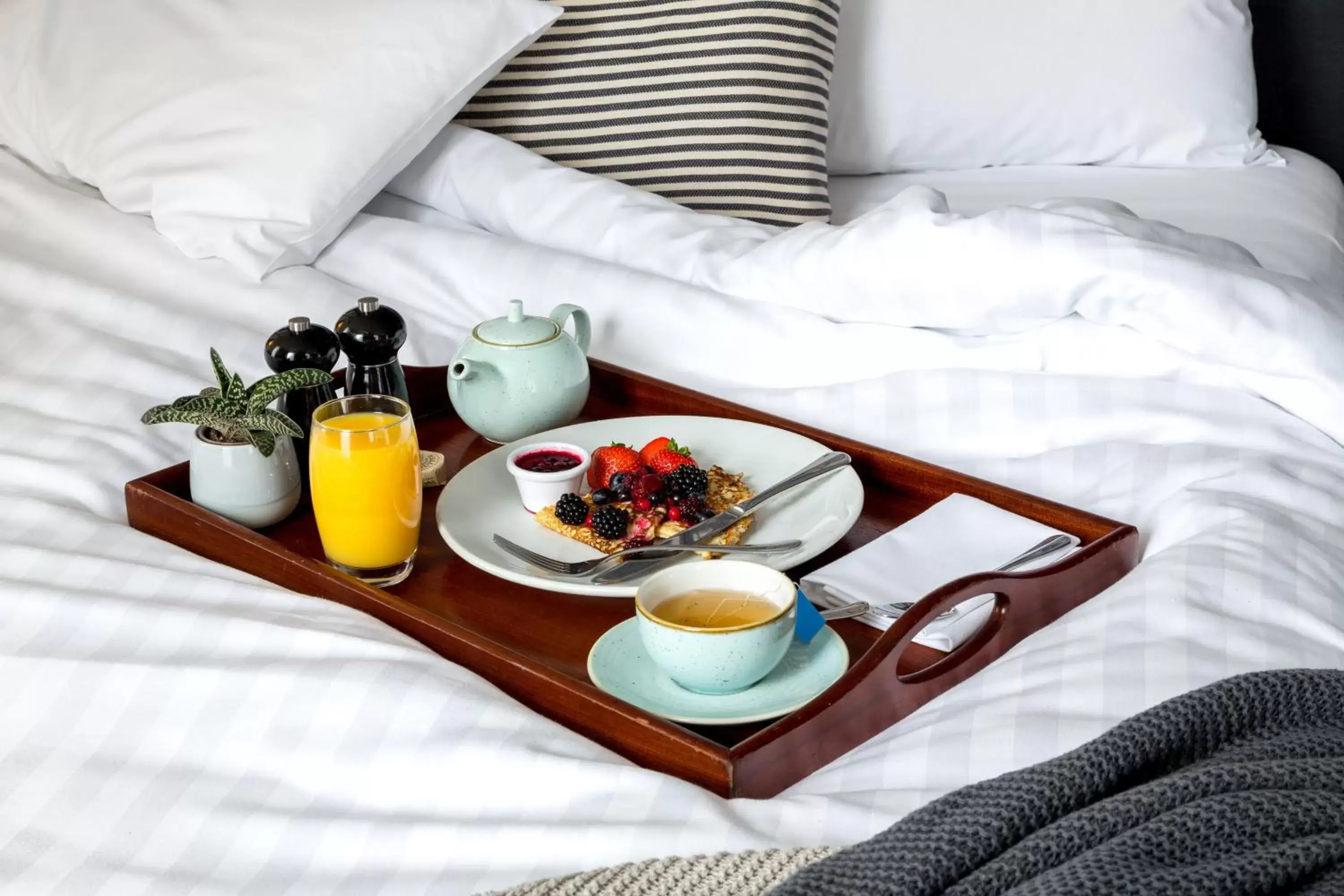 Bedroom, Breakfast in Hotel Indigo Newcastle, an IHG Hotel