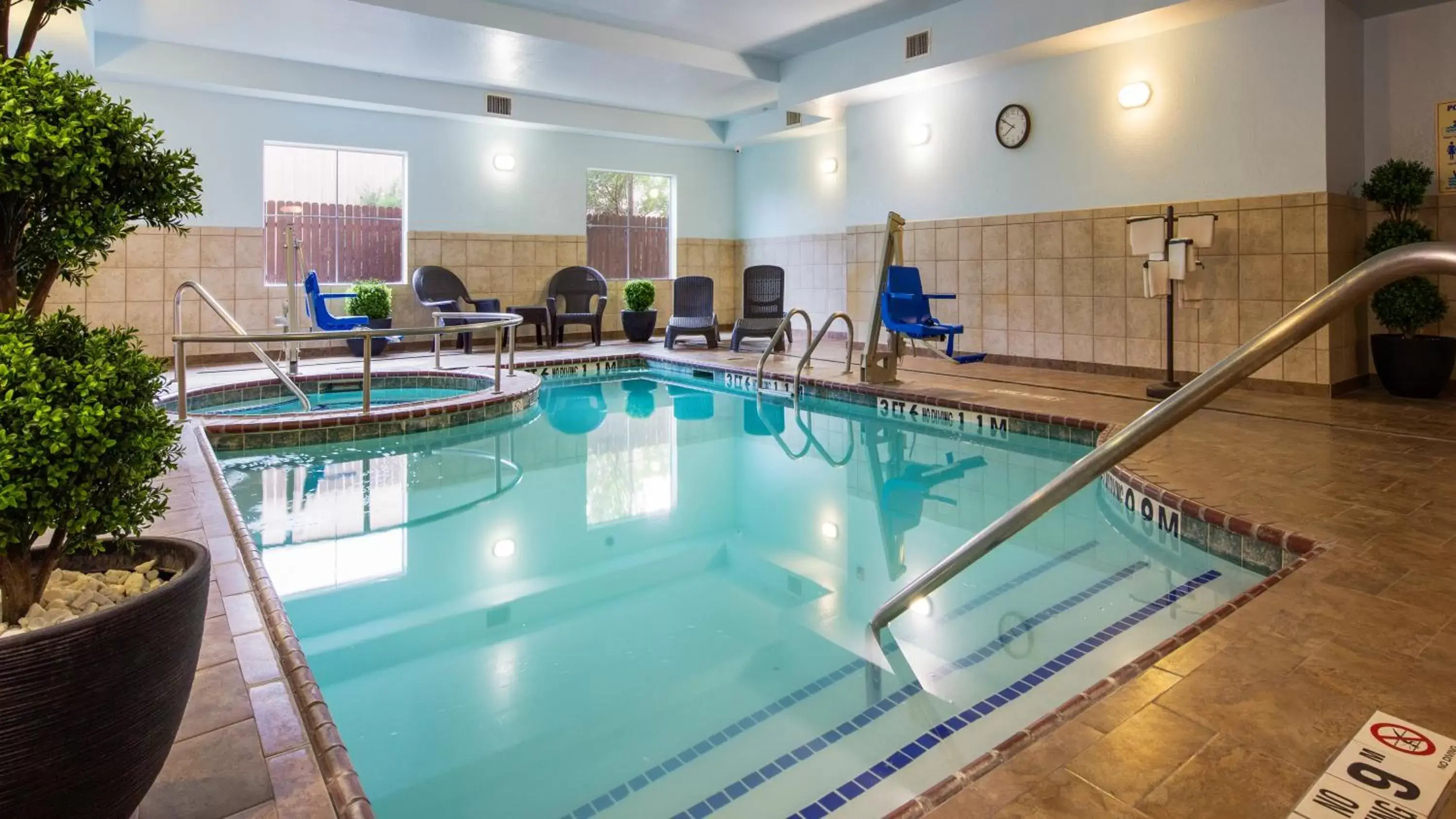 Swimming Pool in Best Western Plus Guymon Hotel & Suites