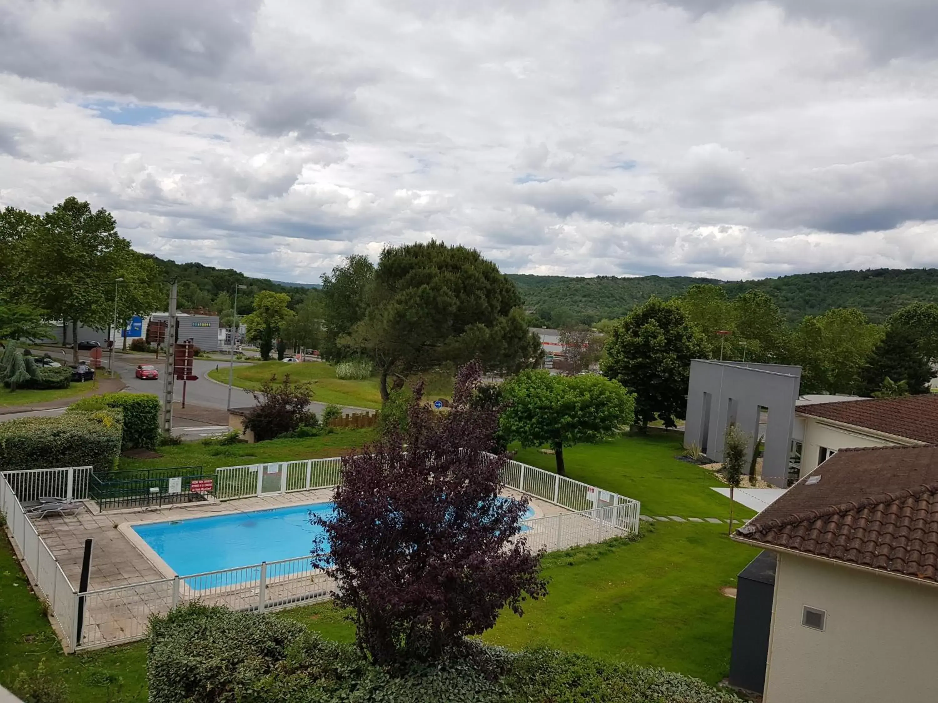 Property building, Pool View in ibis Cahors