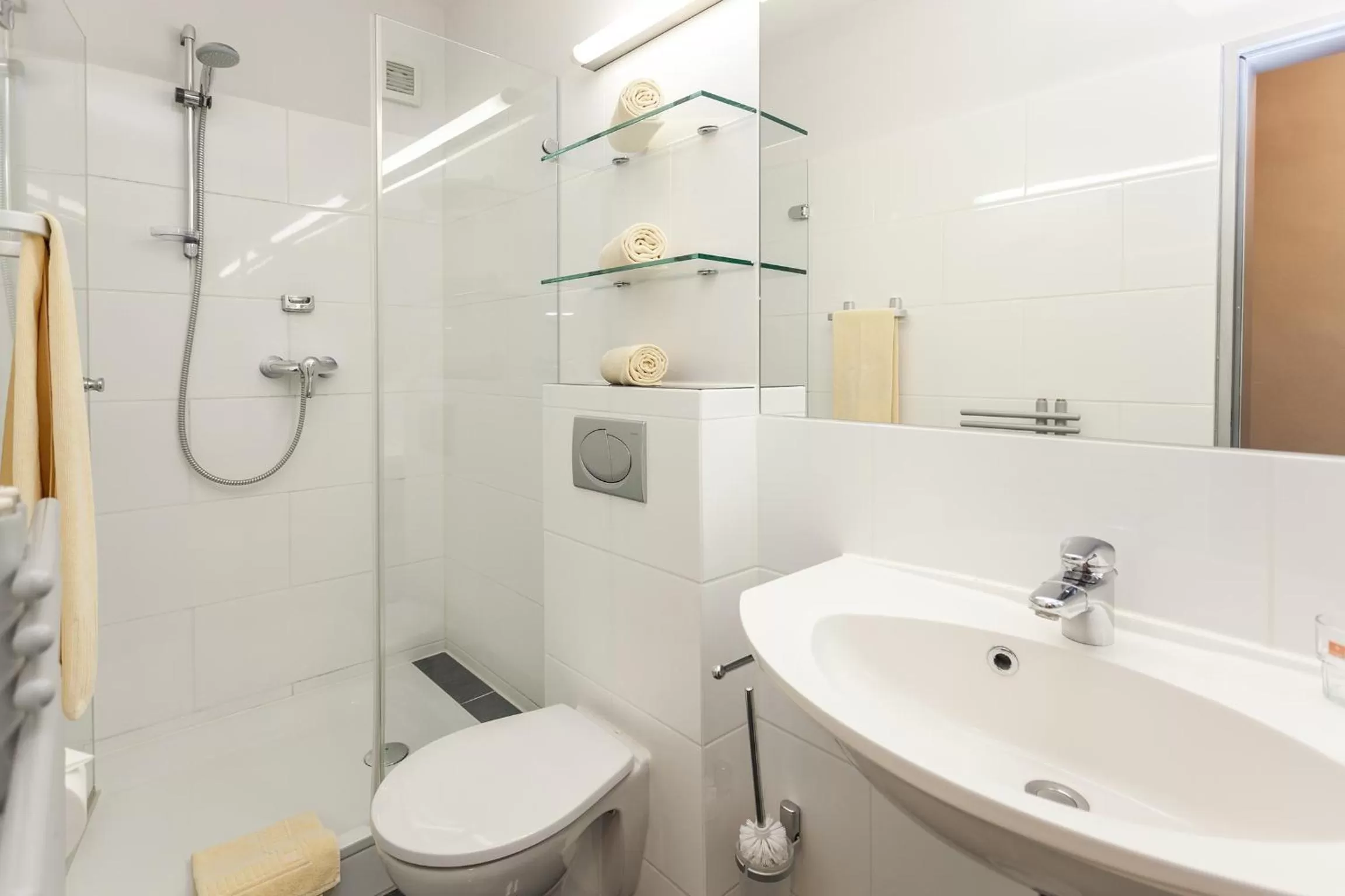 Bathroom in Centro Hotel Goya Wolfsburg City, Trademark Collection by Wyndham