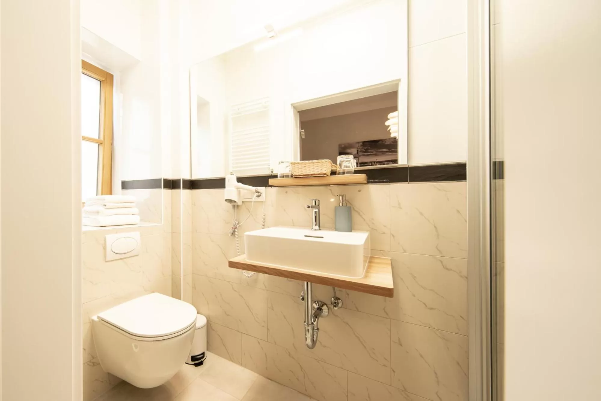 Shower in Hotel Am Markt