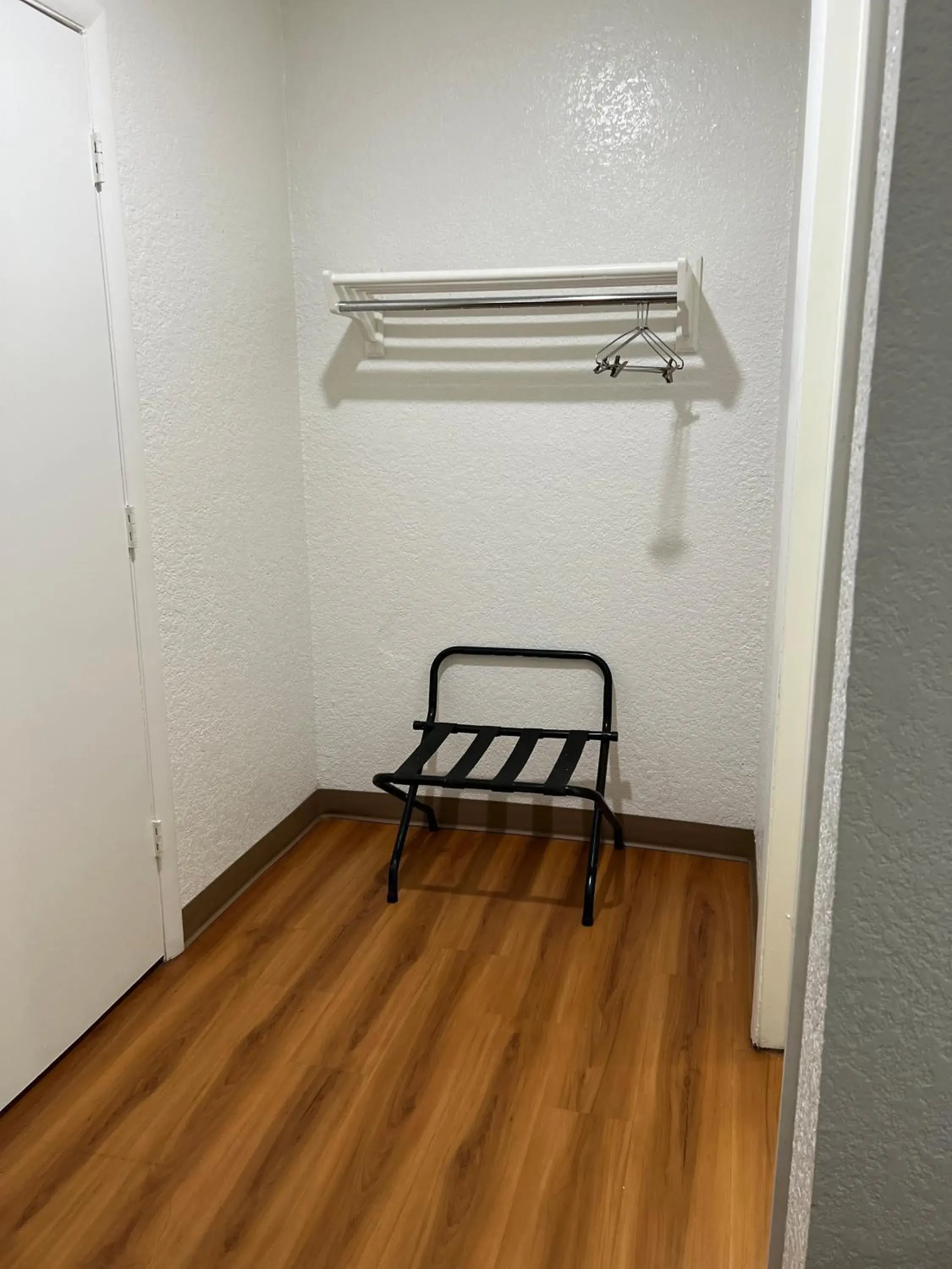 Bathroom, Seating Area in Motel 6-Longview, TX