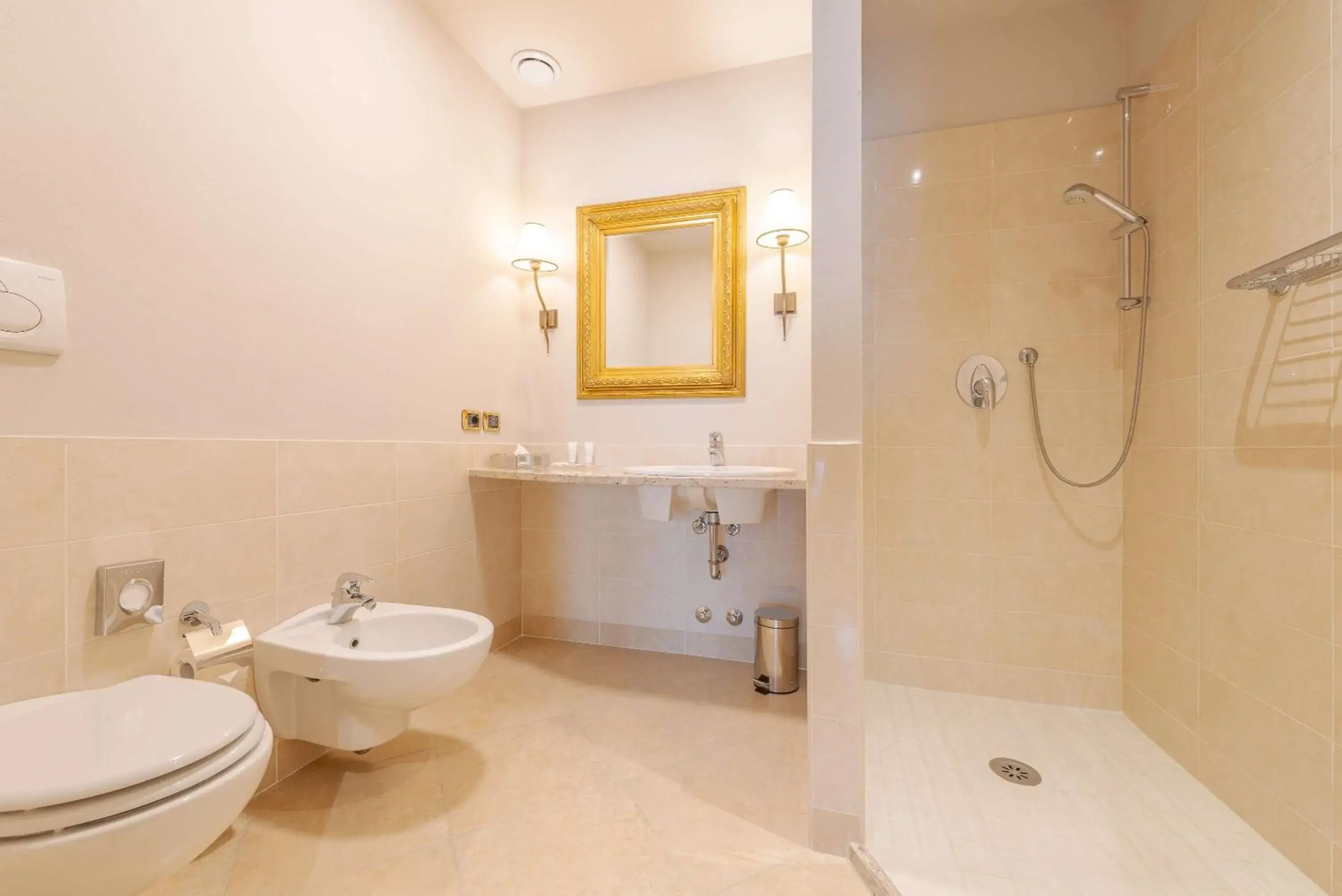 Bathroom in Hotel Horizon Wellness & Spa Resort; Best Western Signature Collection