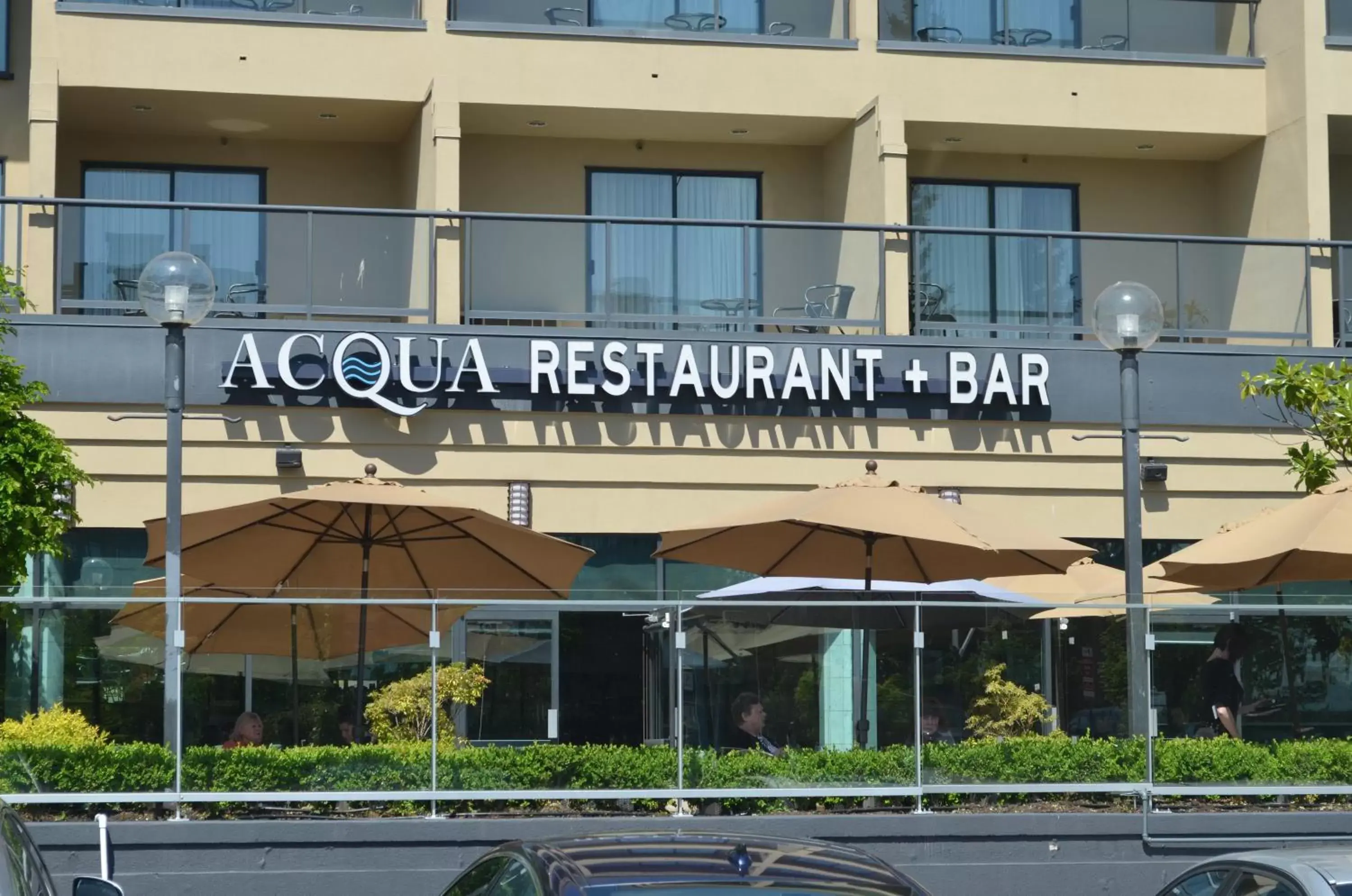 Restaurant/places to eat in Executive Suites Hotel & Conference Center, Metro Vancouver Restaurant/places to eat in Executive Suites Hotel & Conference Center, Metro Vancouver