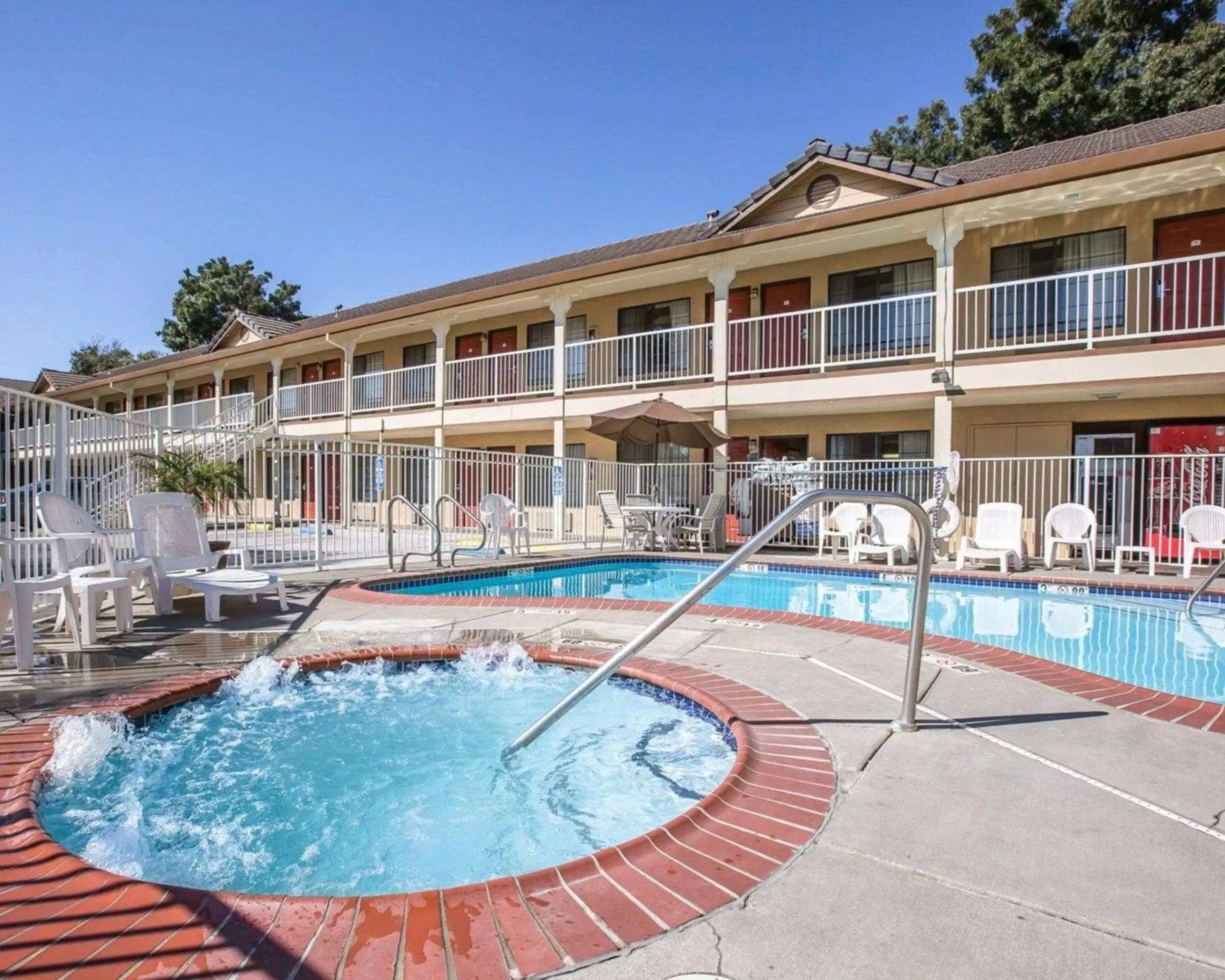 On site, Swimming Pool in Quality Inn & Suites Woodland- Sacramento Airport