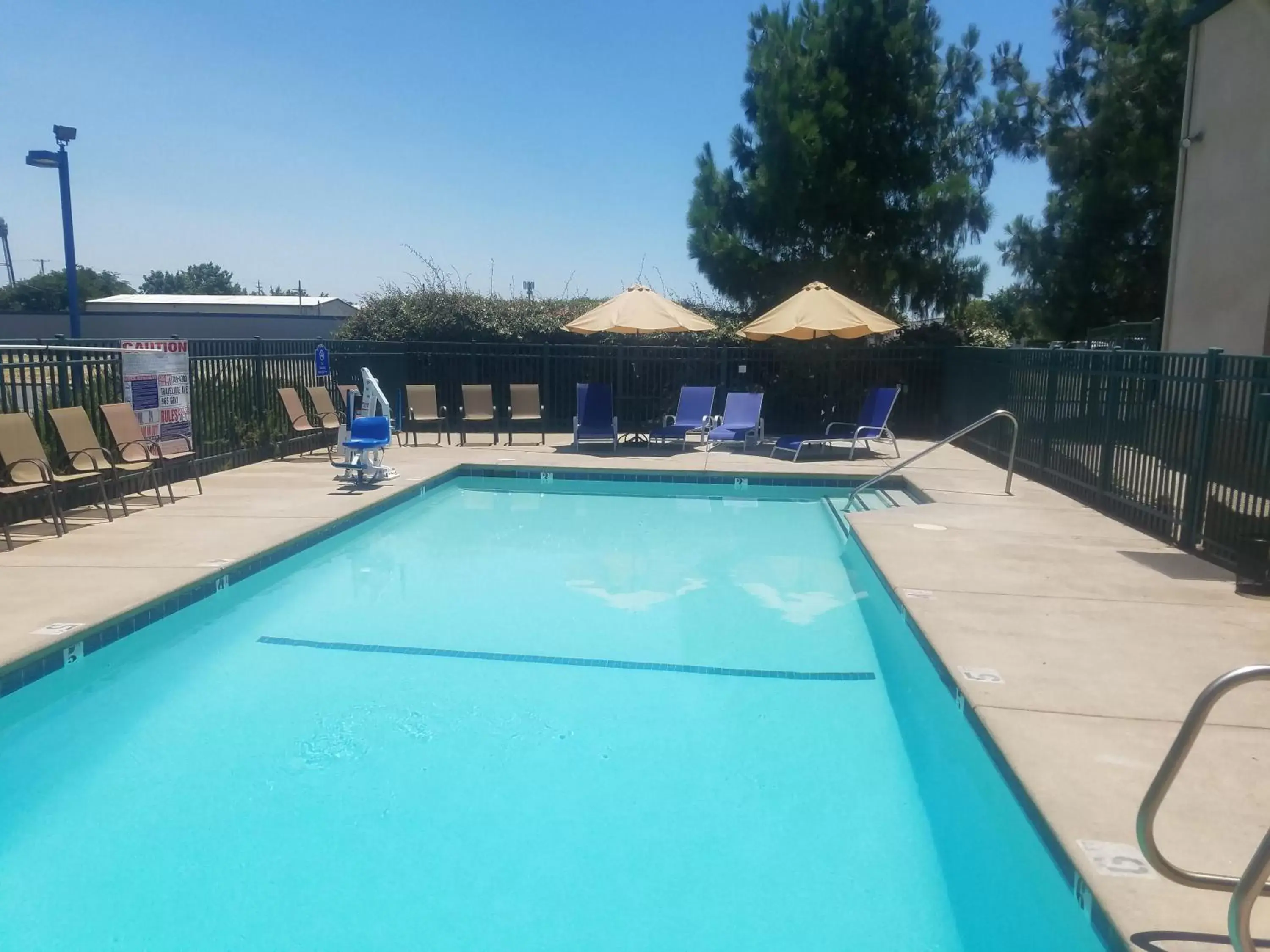 Summer, Swimming Pool in Quality Inn Yuba City-Marysville