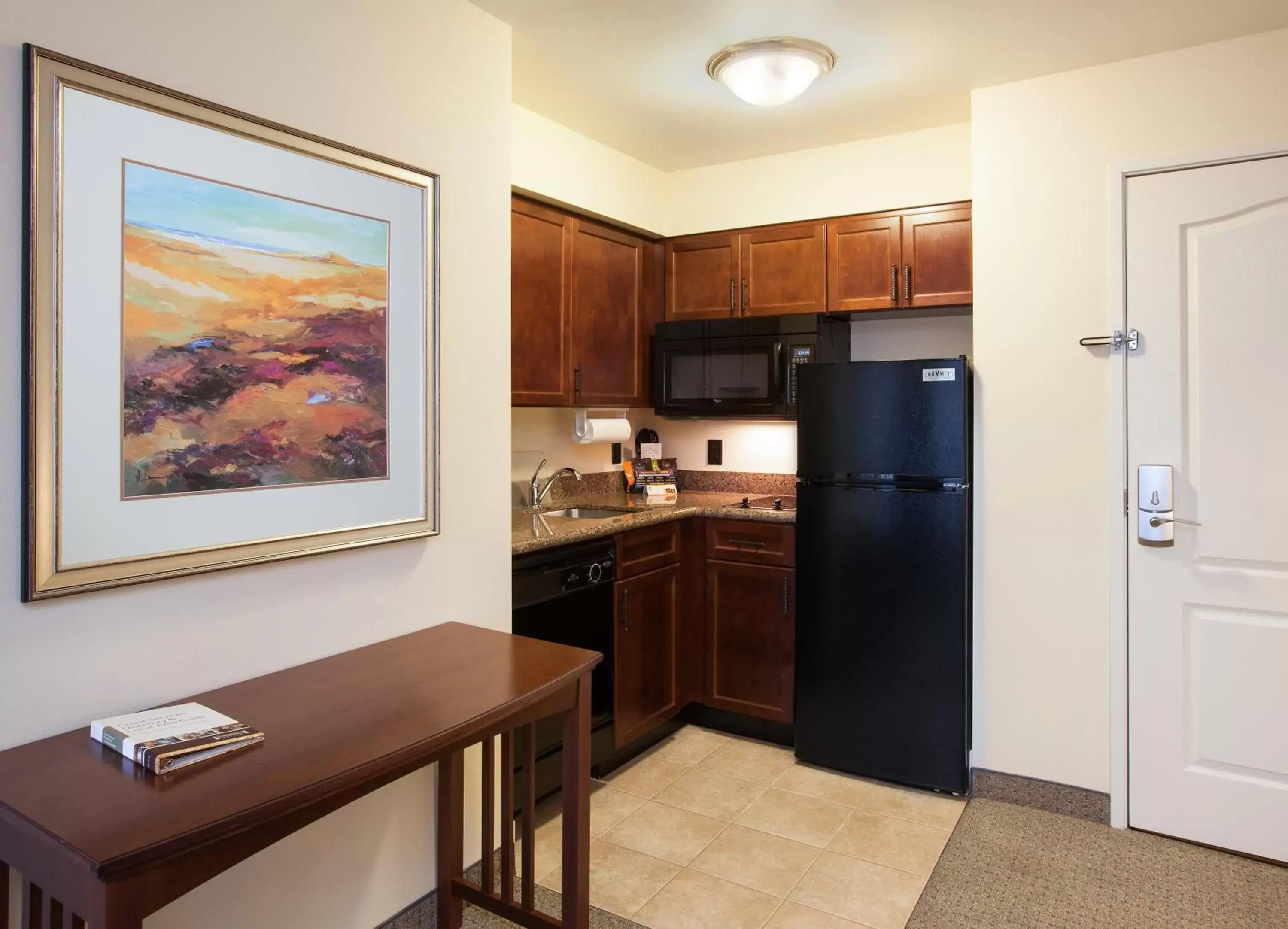 Photo of the whole room, Kitchen/Kitchenette in Staybridge Suites El Paso Airport, an IHG Hotel