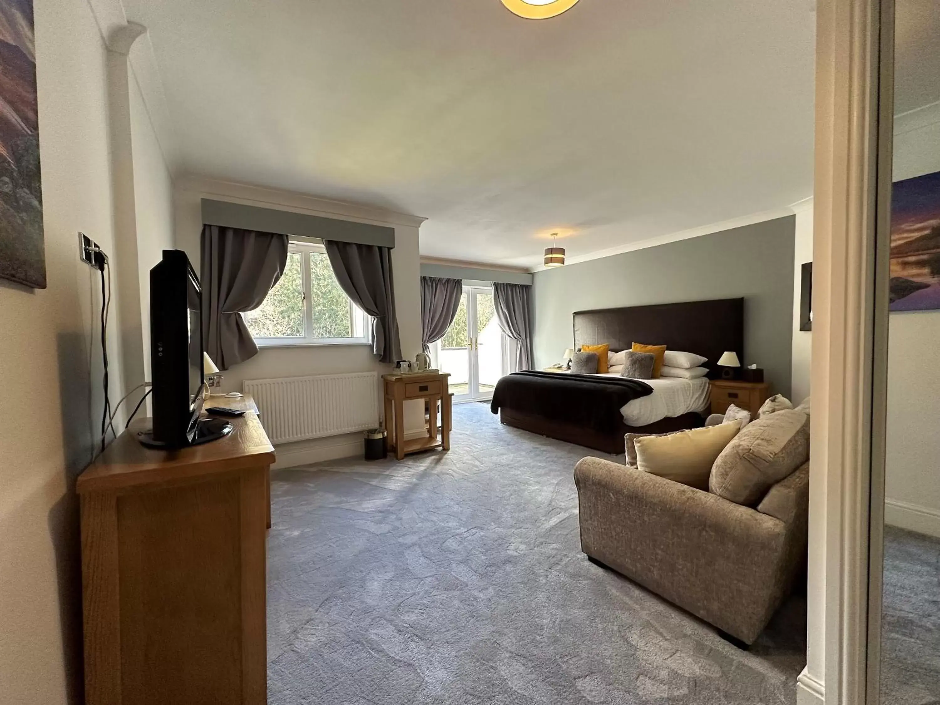 Bedroom, Seating Area in Craig-y-Dderwen Riverside Hotel