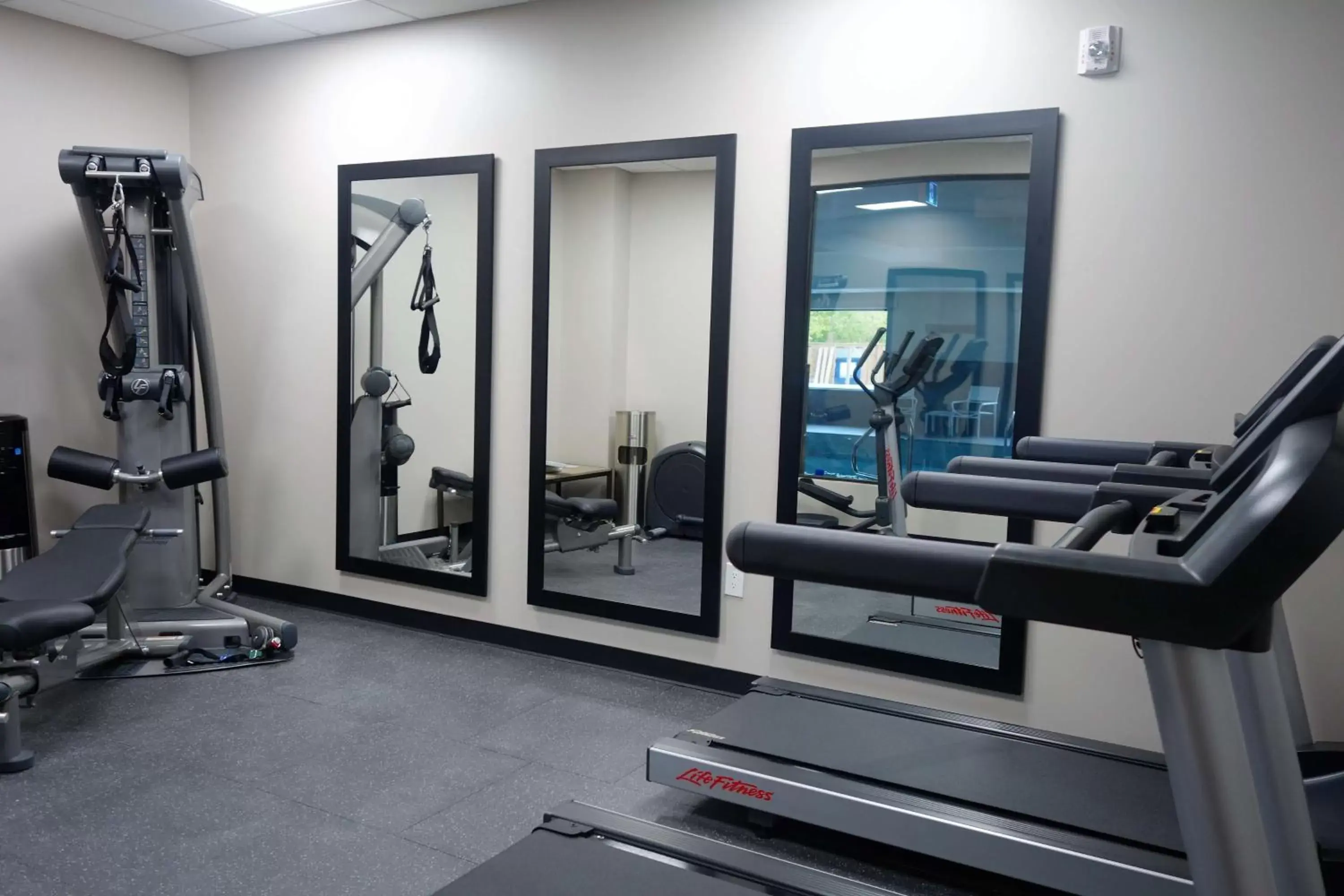 Activities, Fitness Center/Facilities in Country Inn & Suites by Radisson, Belleville, ON