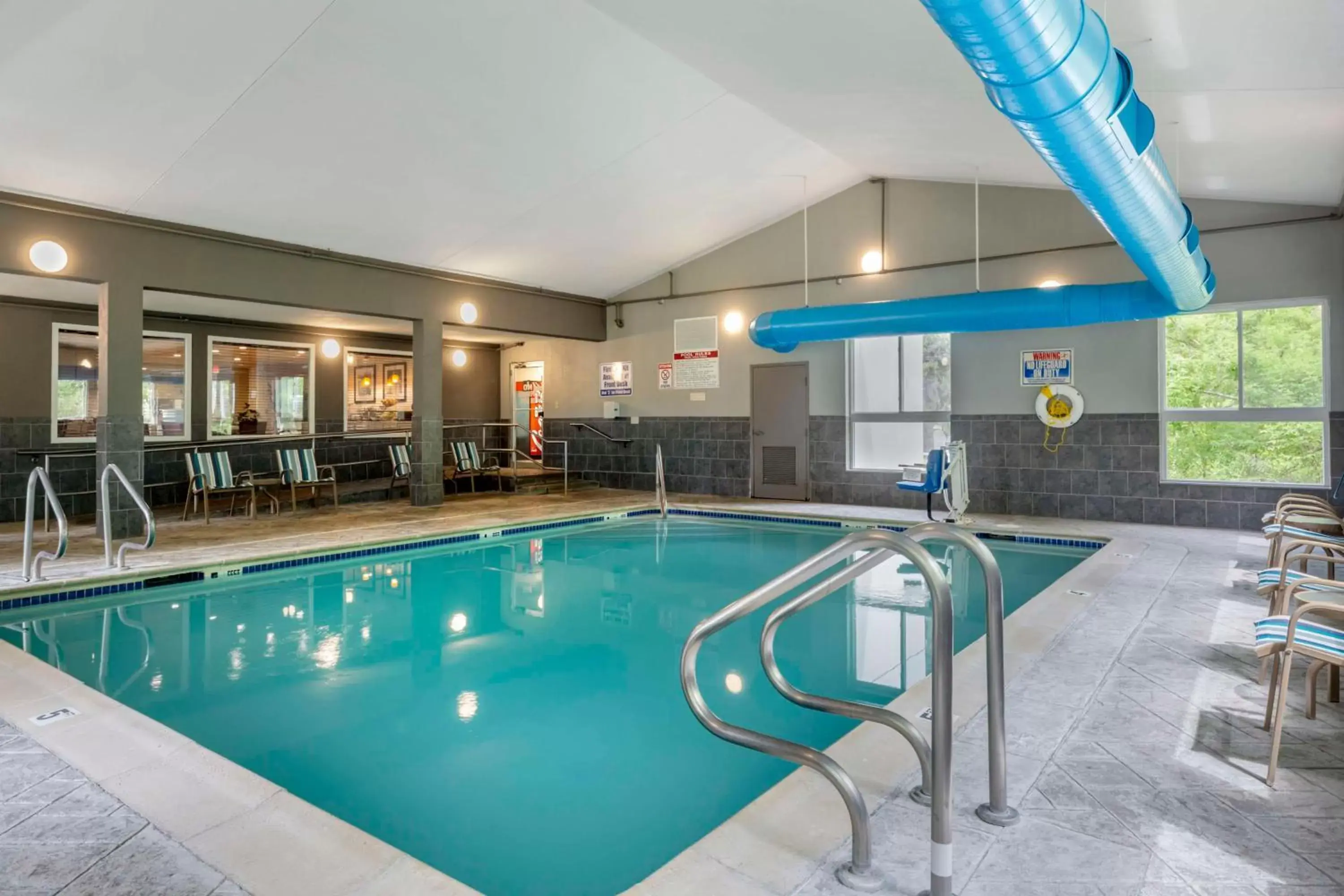 Pool view, Swimming Pool in Best Western Plus New England Inn & Suites