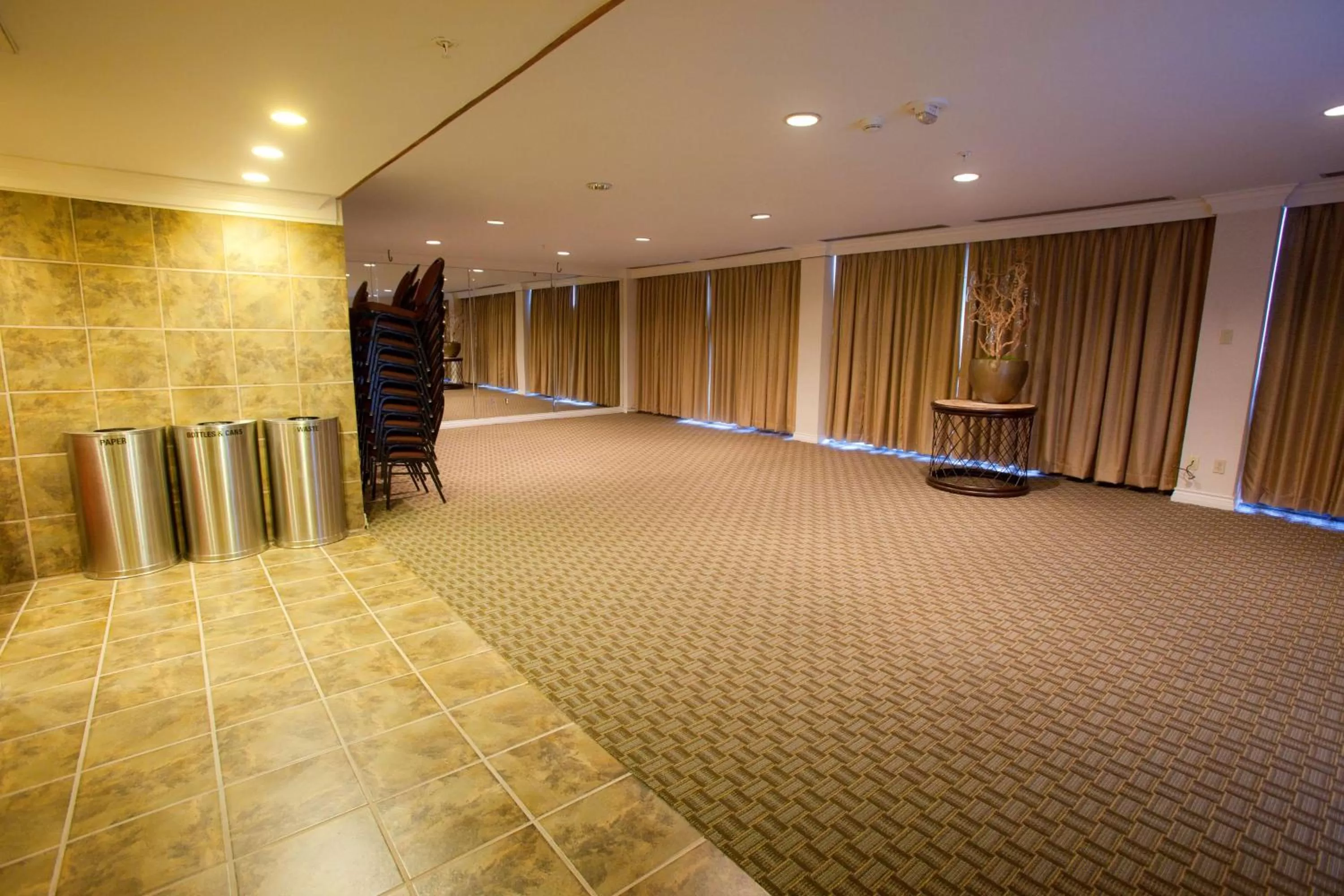 Meeting/conference room in Midland Plaza Hotel