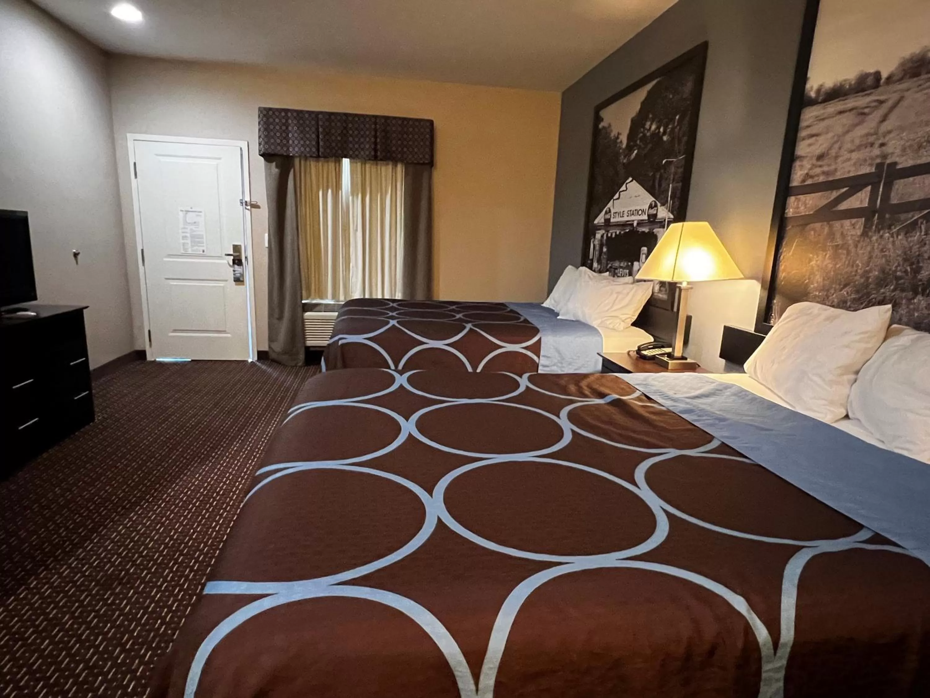 Bedroom, Bed in Super 8 by Wyndham Center