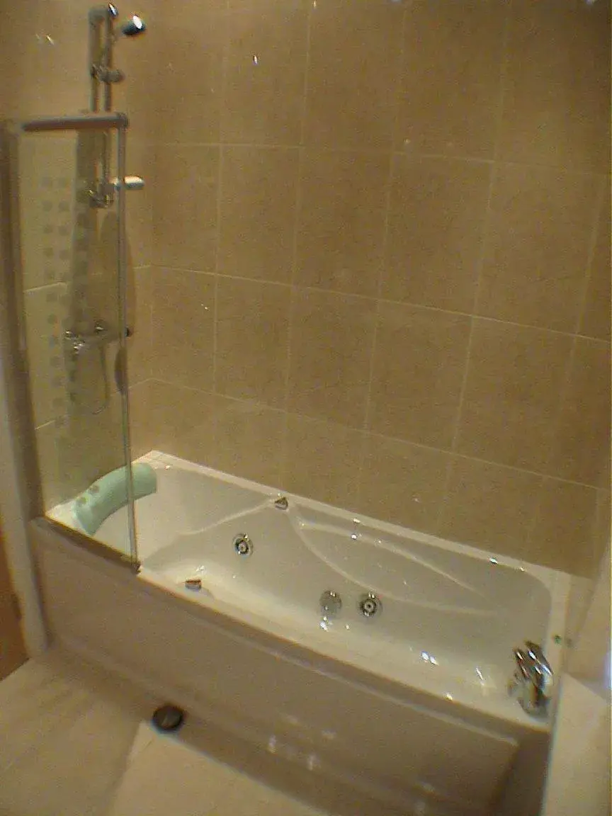 Bathroom in Earle House Serviced Apartments