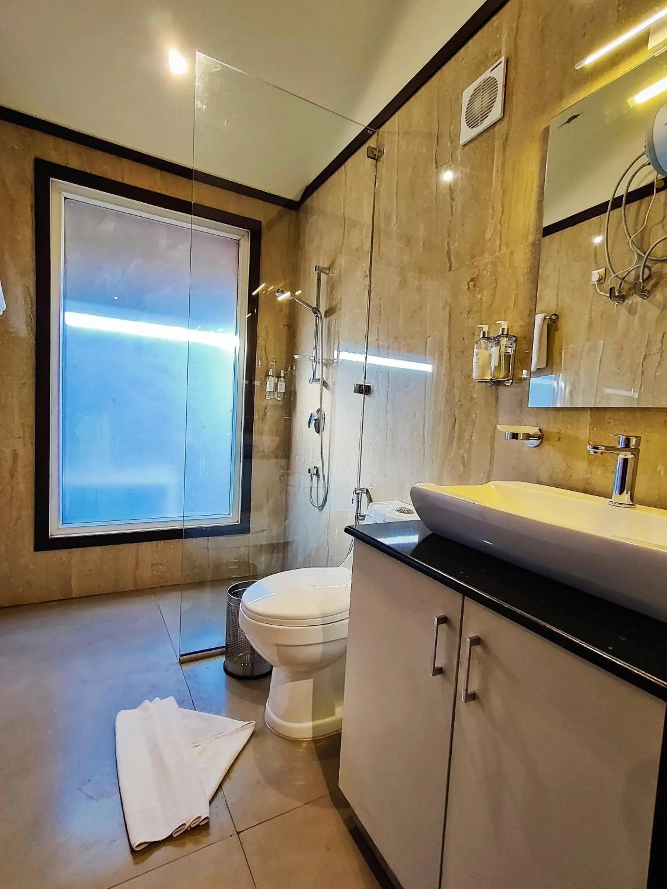 Bathroom in Regenta MPG Club Mahabaleshwar