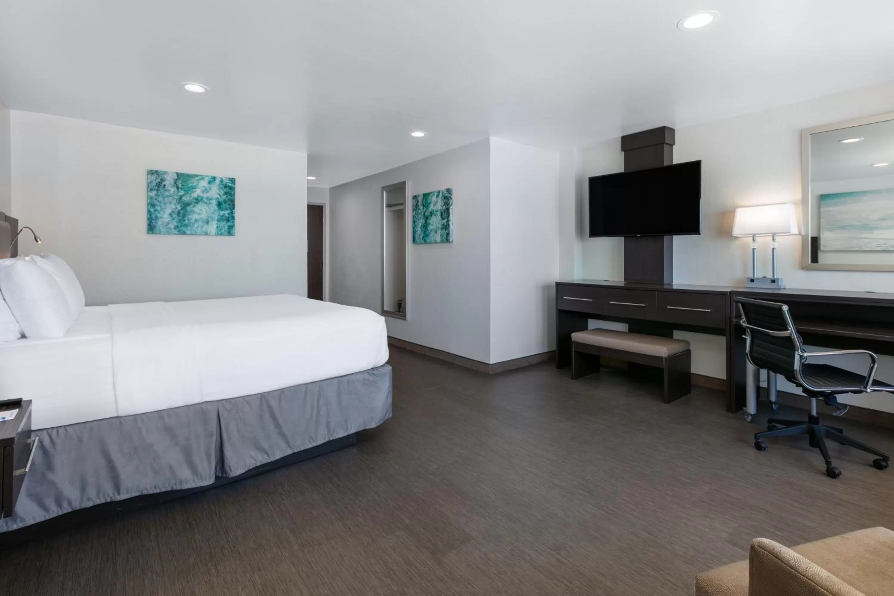 Bed in Wyndham Corpus Christi Resort North Padre Island