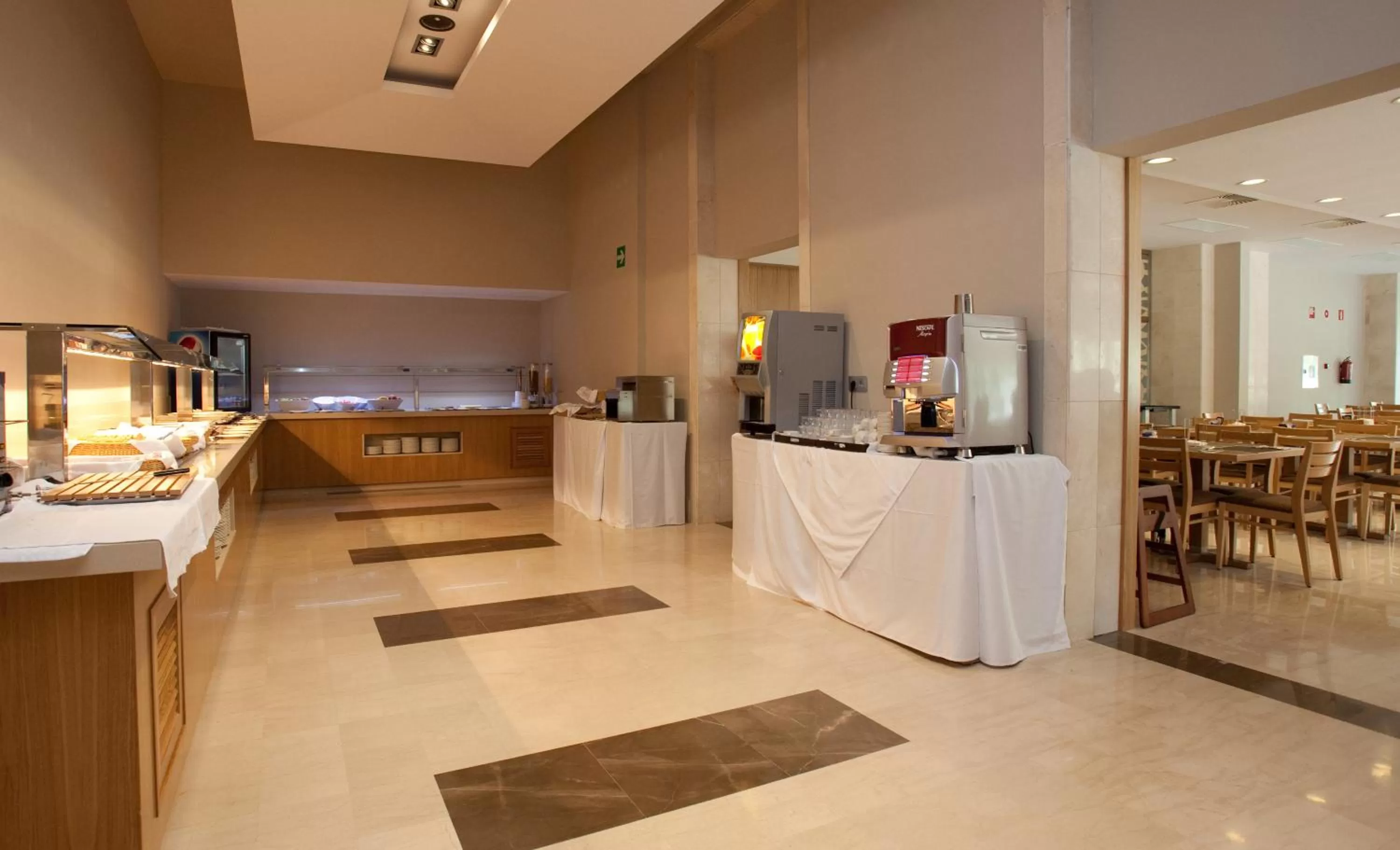 Restaurant/places to eat in M.A. Hotel Sevilla Congresos