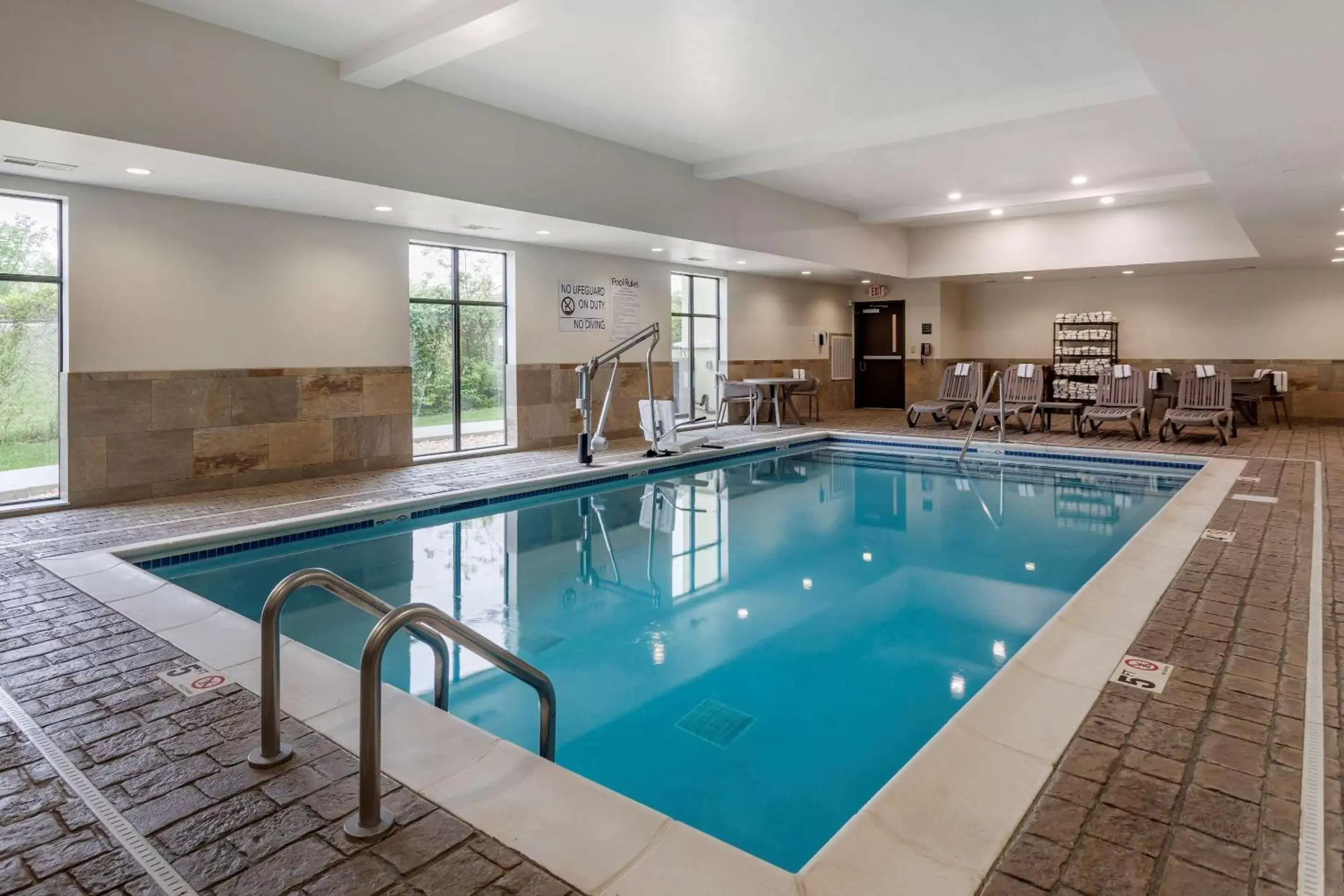 Pool view, Swimming Pool in Sleep Inn