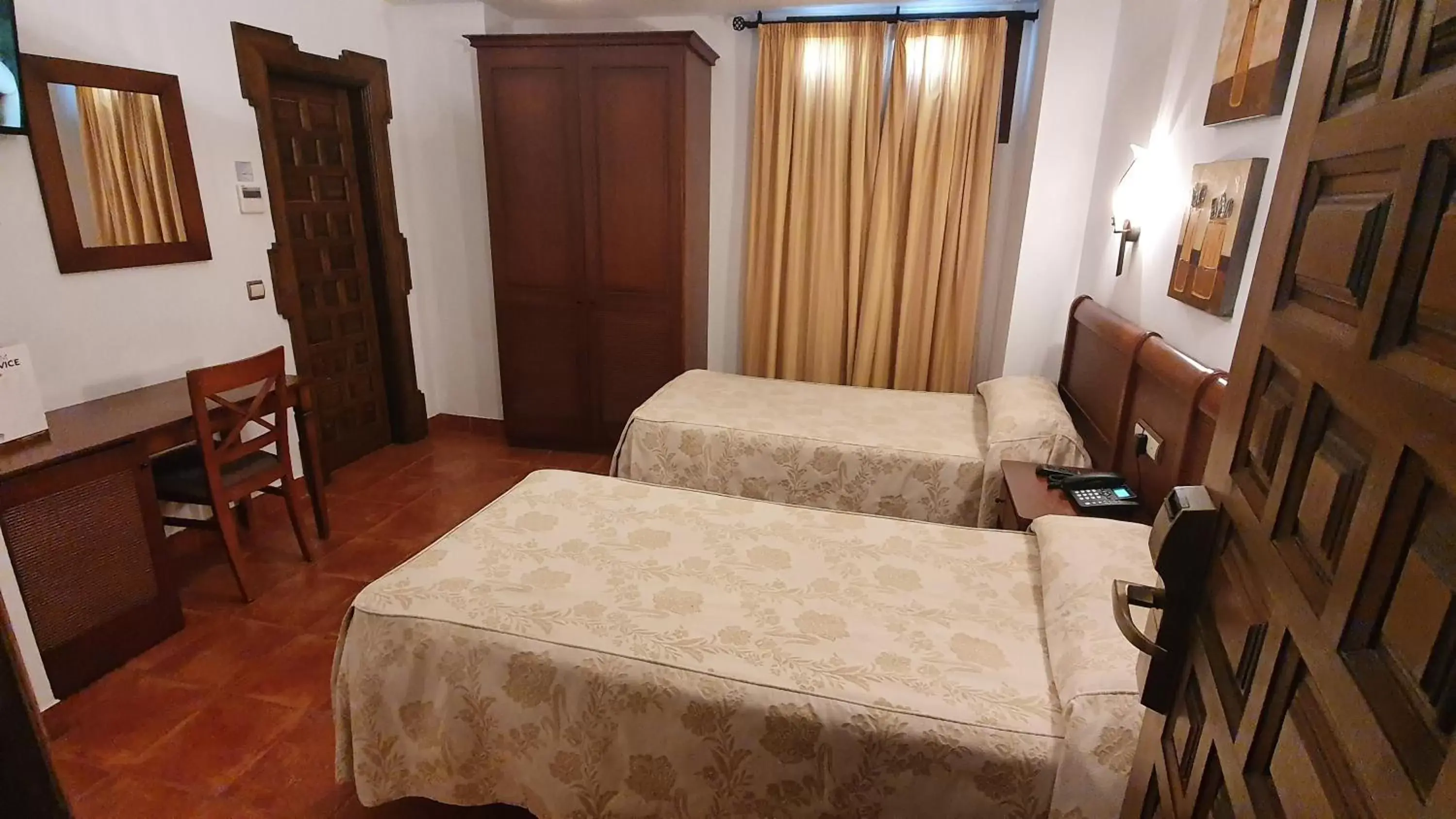 Interior Double or Twin Room in Coso Viejo Interior Double or Twin Room in Coso Viejo
