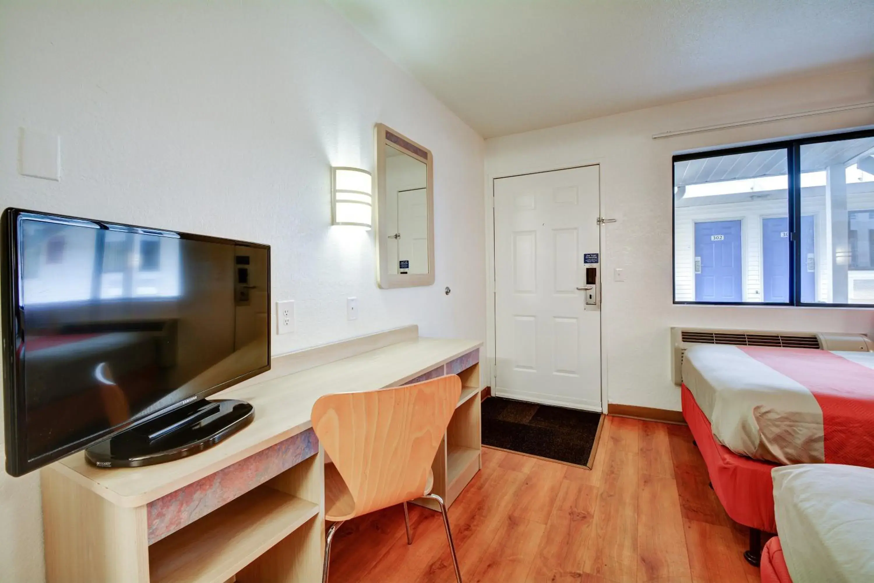 TV and multimedia, TV/Entertainment Center in Motel 6-Southington, CT - Hartford