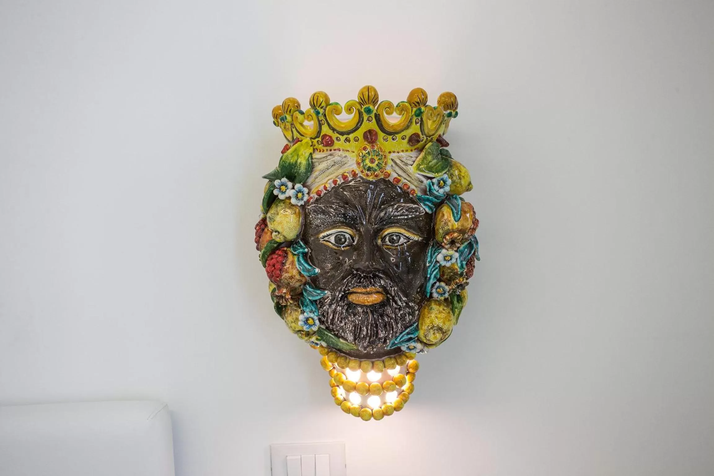 Decorative detail in Tra Le Braccia di Morfeo