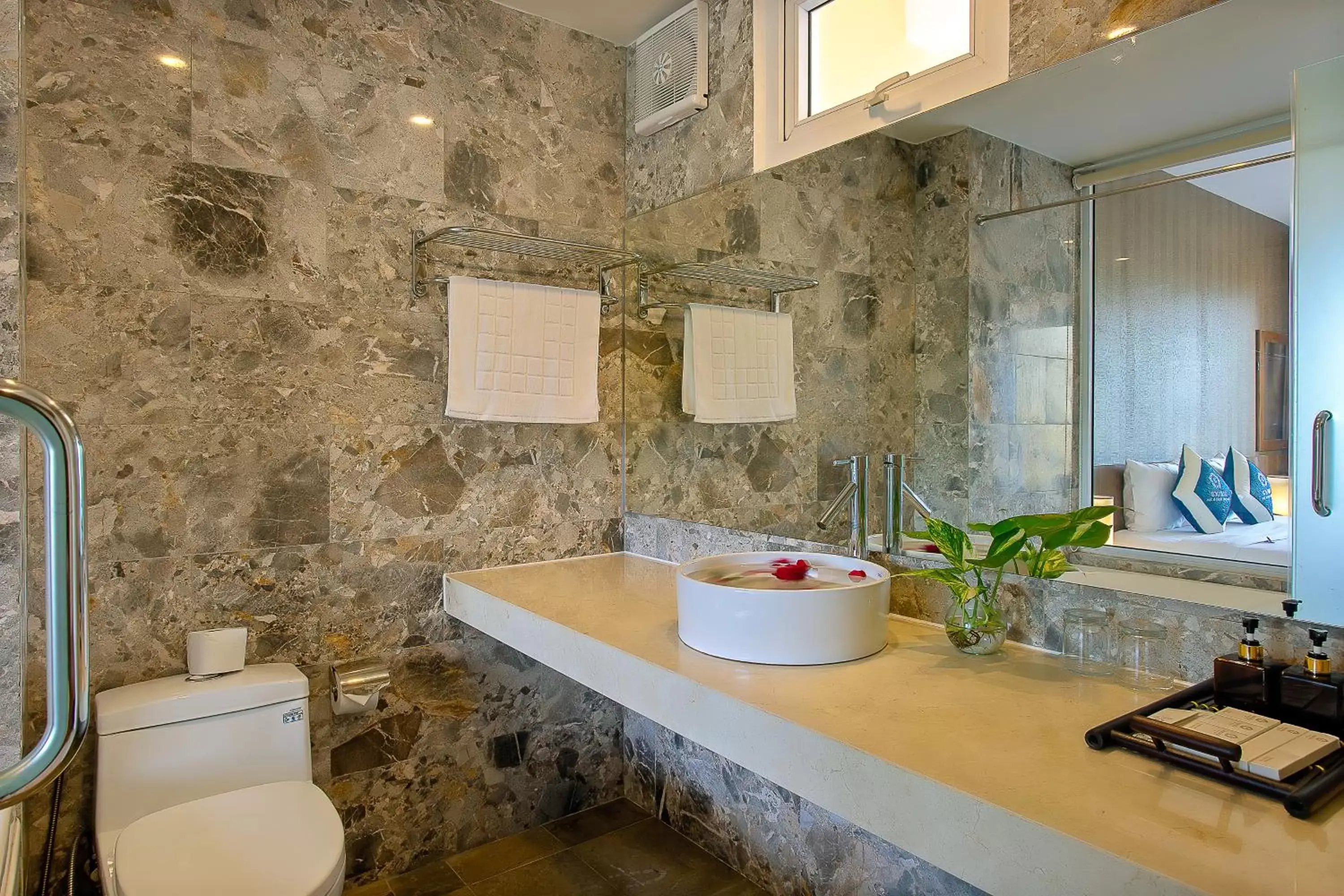 Bathroom in Hoi An Aurora Riverside Hotel and Spa