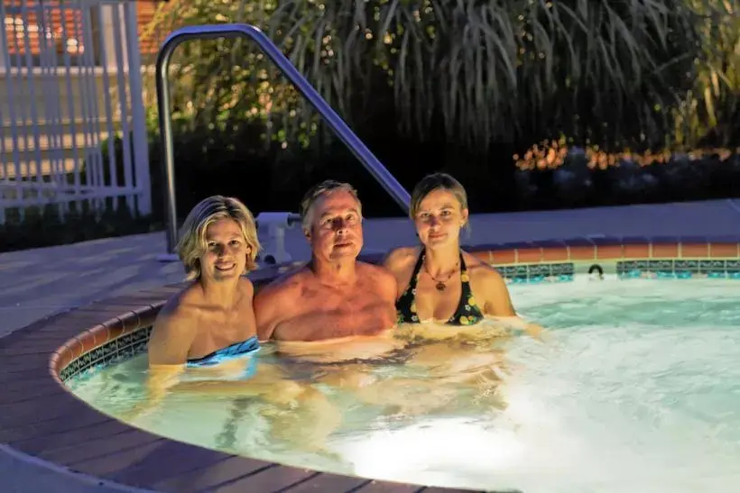 Hot Tub, Swimming Pool in Parsonage Inn Bed and Breakfast