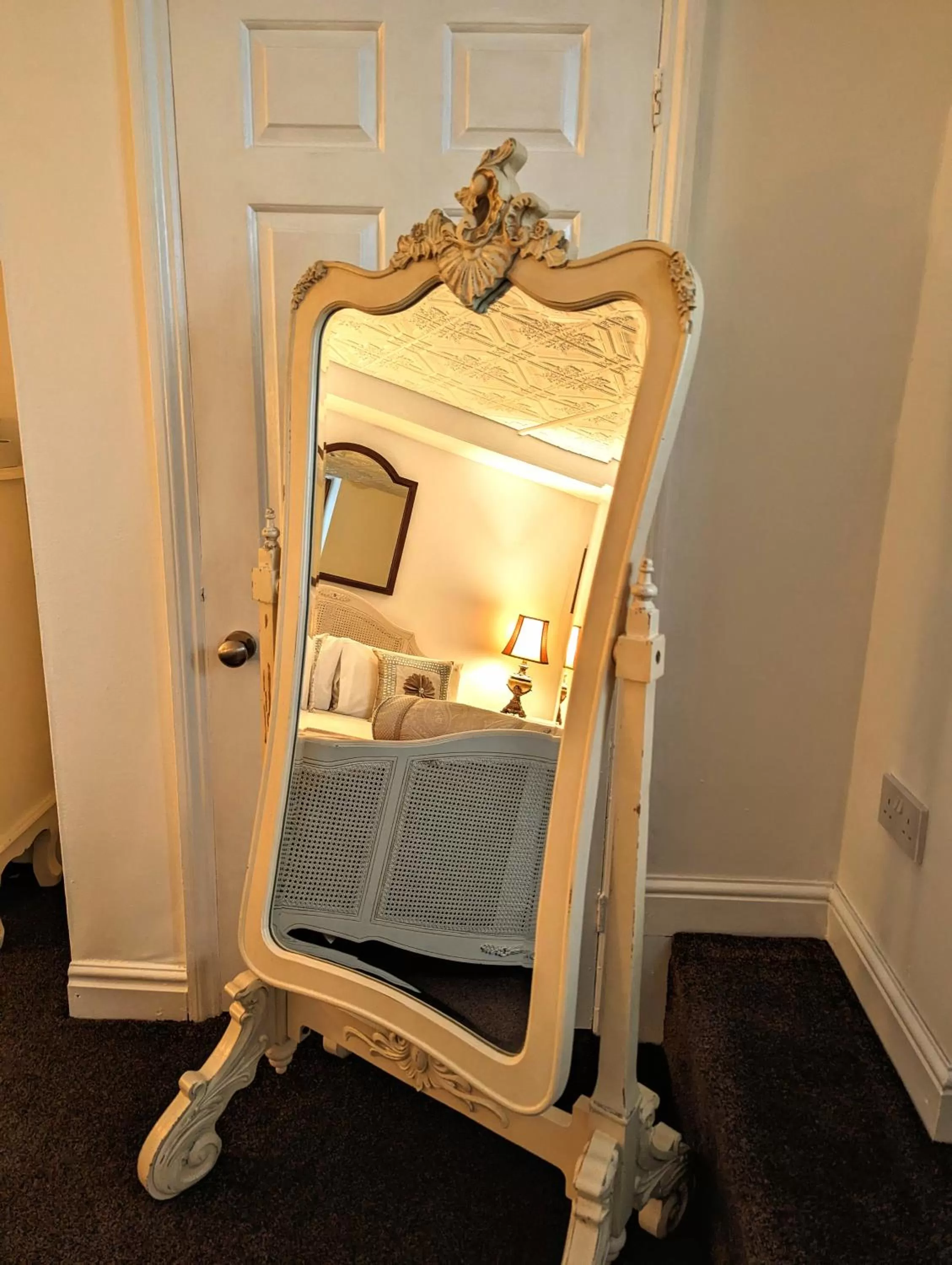 hair dresser, Bed in Brookside Hotel & Restaurant ,Suitable for Solo Travelers Couples Educational Groups & Families welcome