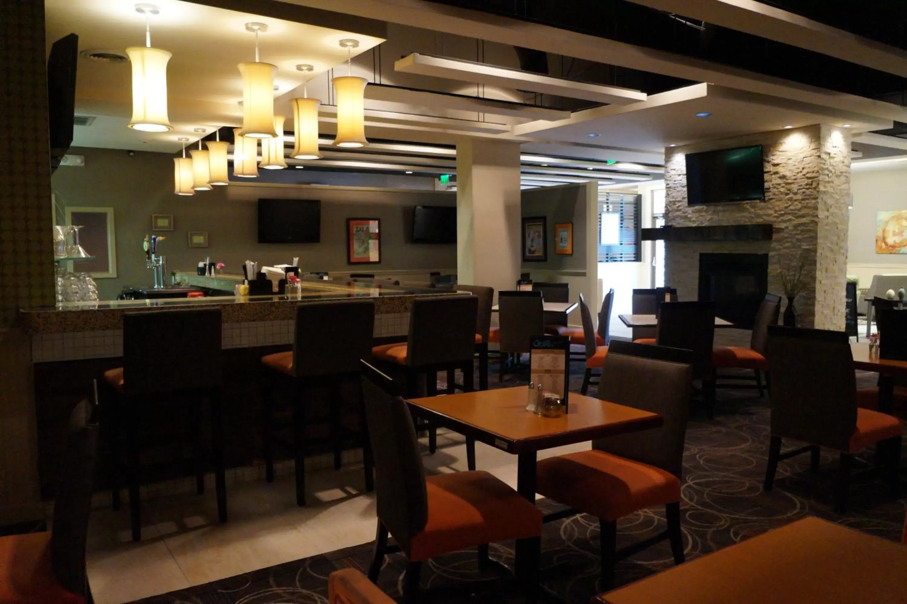 Lounge or bar, Restaurant/Places to Eat in Holiday Inn Portsmouth Downtown, an IHG Hotel