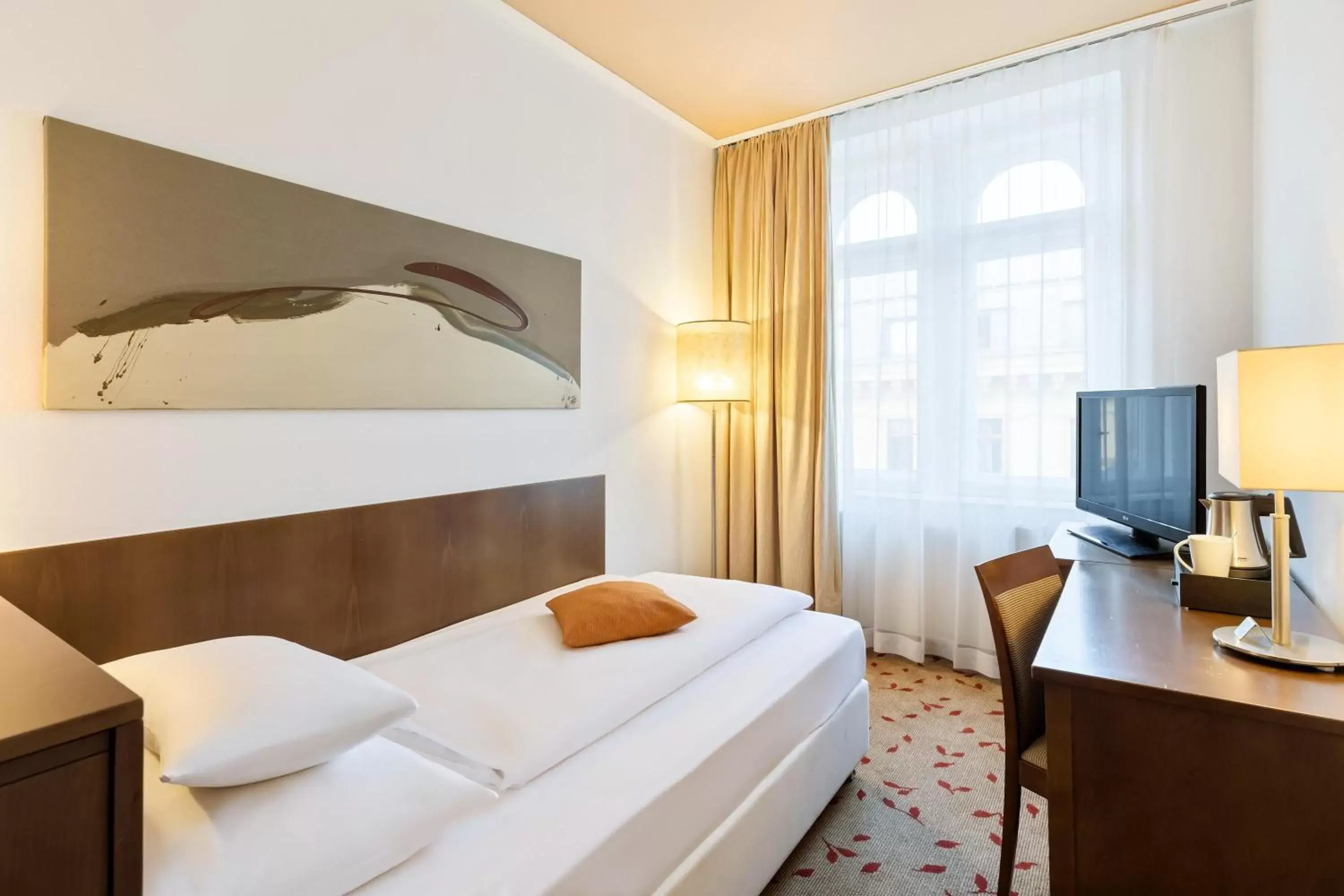 Bed in Hotel Rathauspark Wien, a member of Radisson Individuals