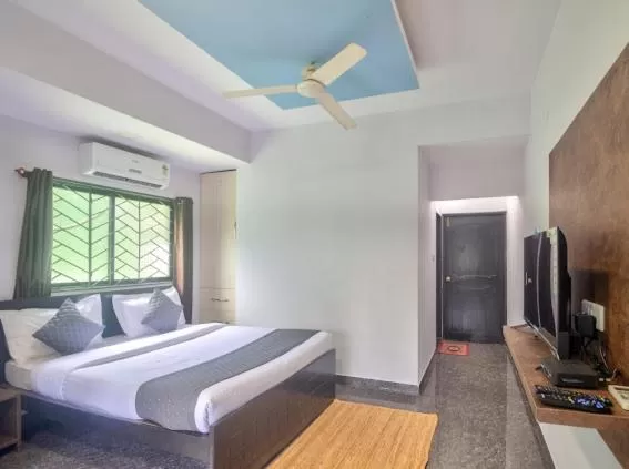Photo of the whole room, Bed in Calangute Beach Corner