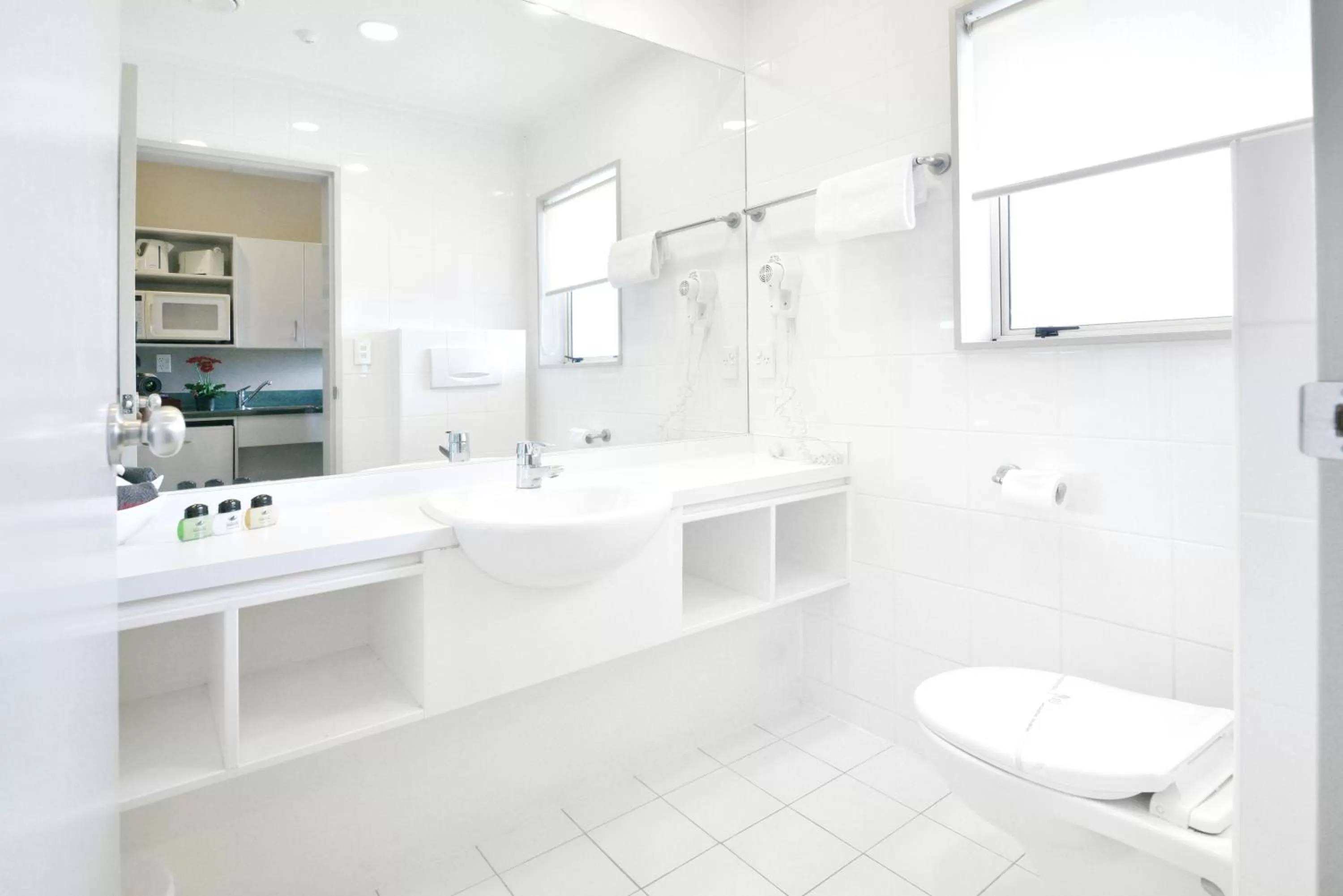 Bathroom in Shoreline Motel