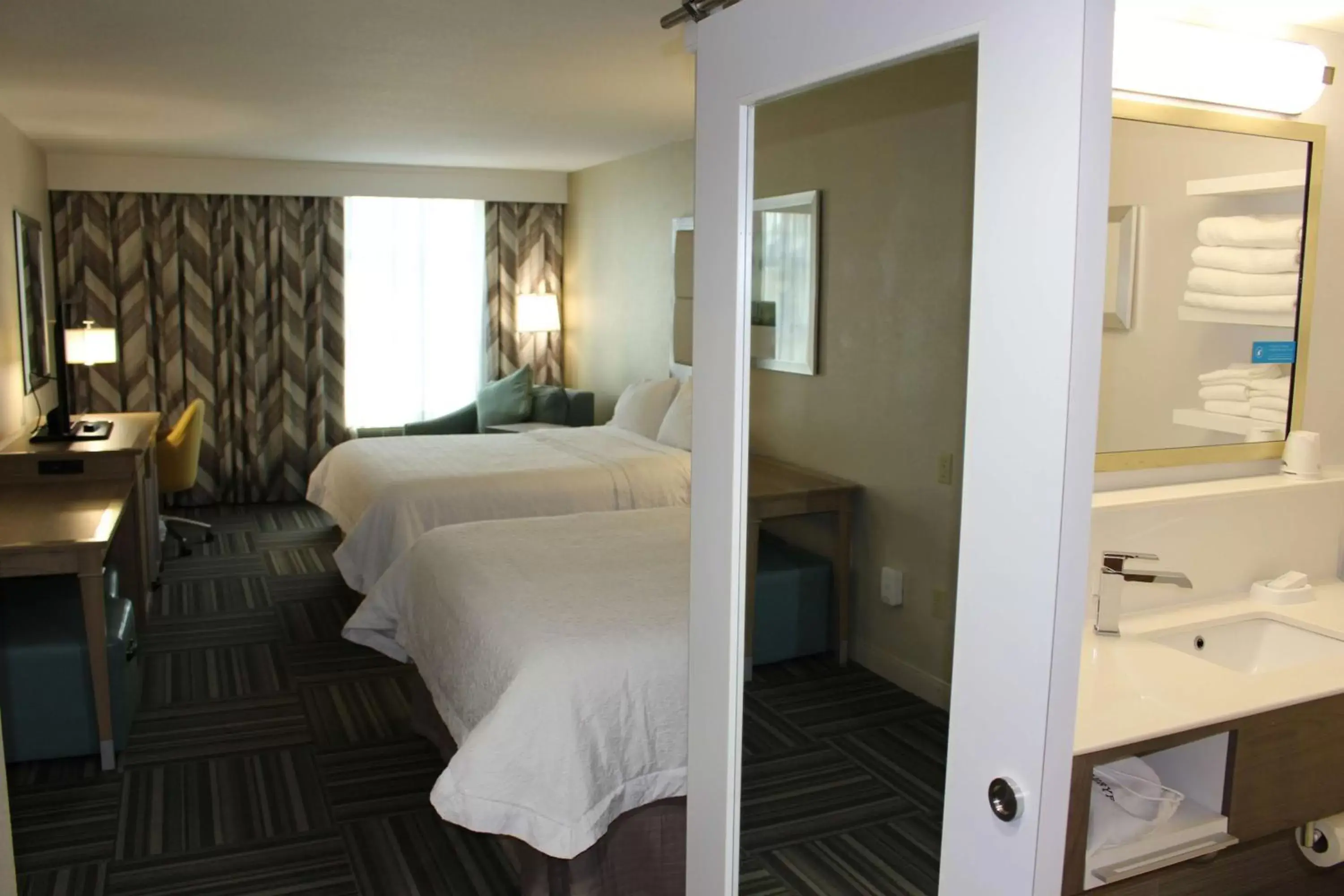 Photo of the whole room, Bed in Hampton Inn Jacksonville South/I-95 at JTB