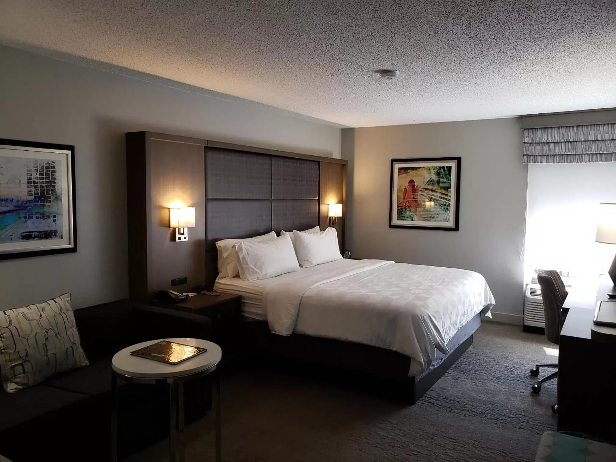 Seating area, Bed in Holiday Inn Huntsville - Research Park, an IHG Hotel