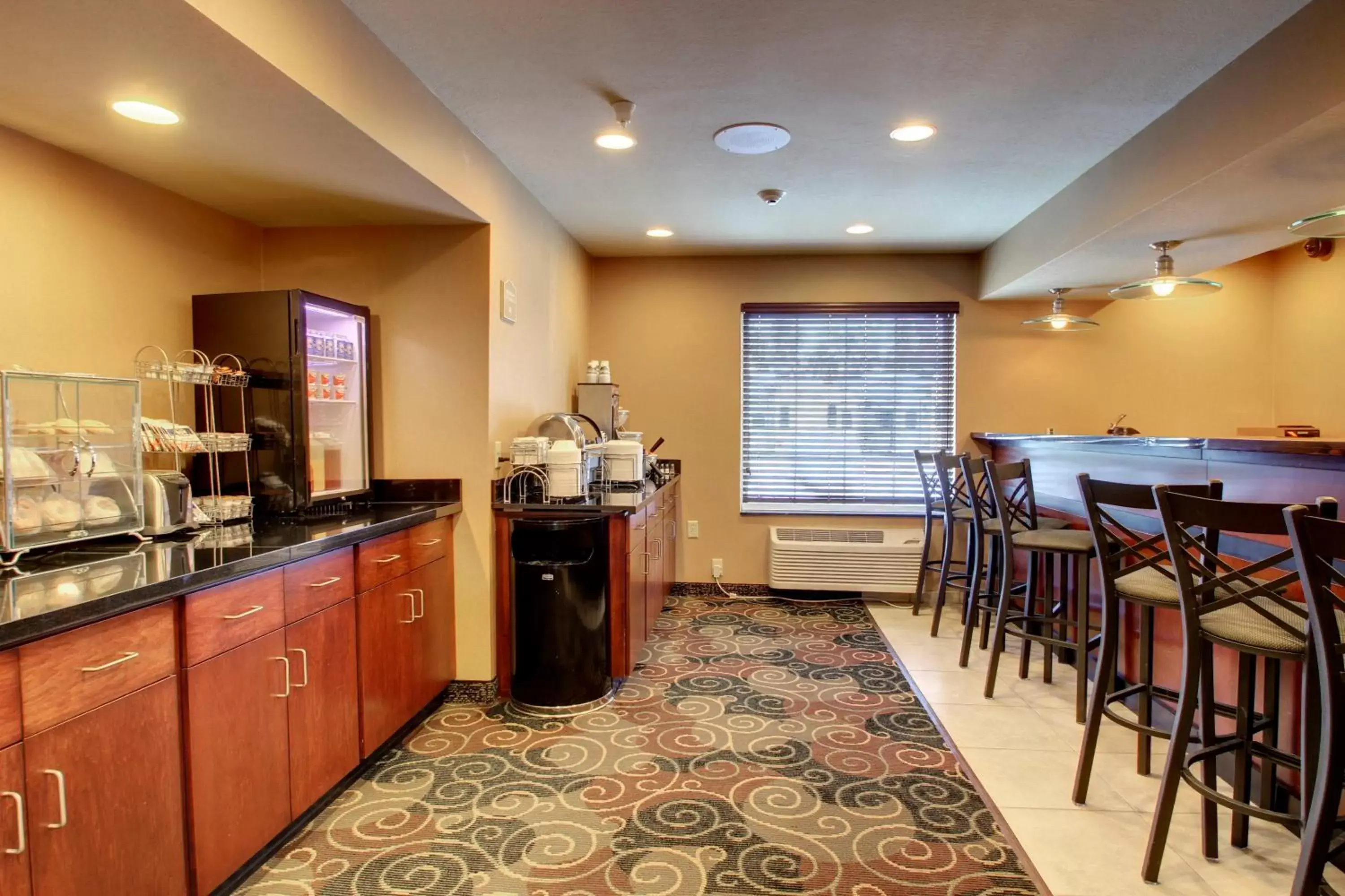 Food and drinks, Restaurant/Places to Eat in Cobblestone Inn & Suites - Rugby