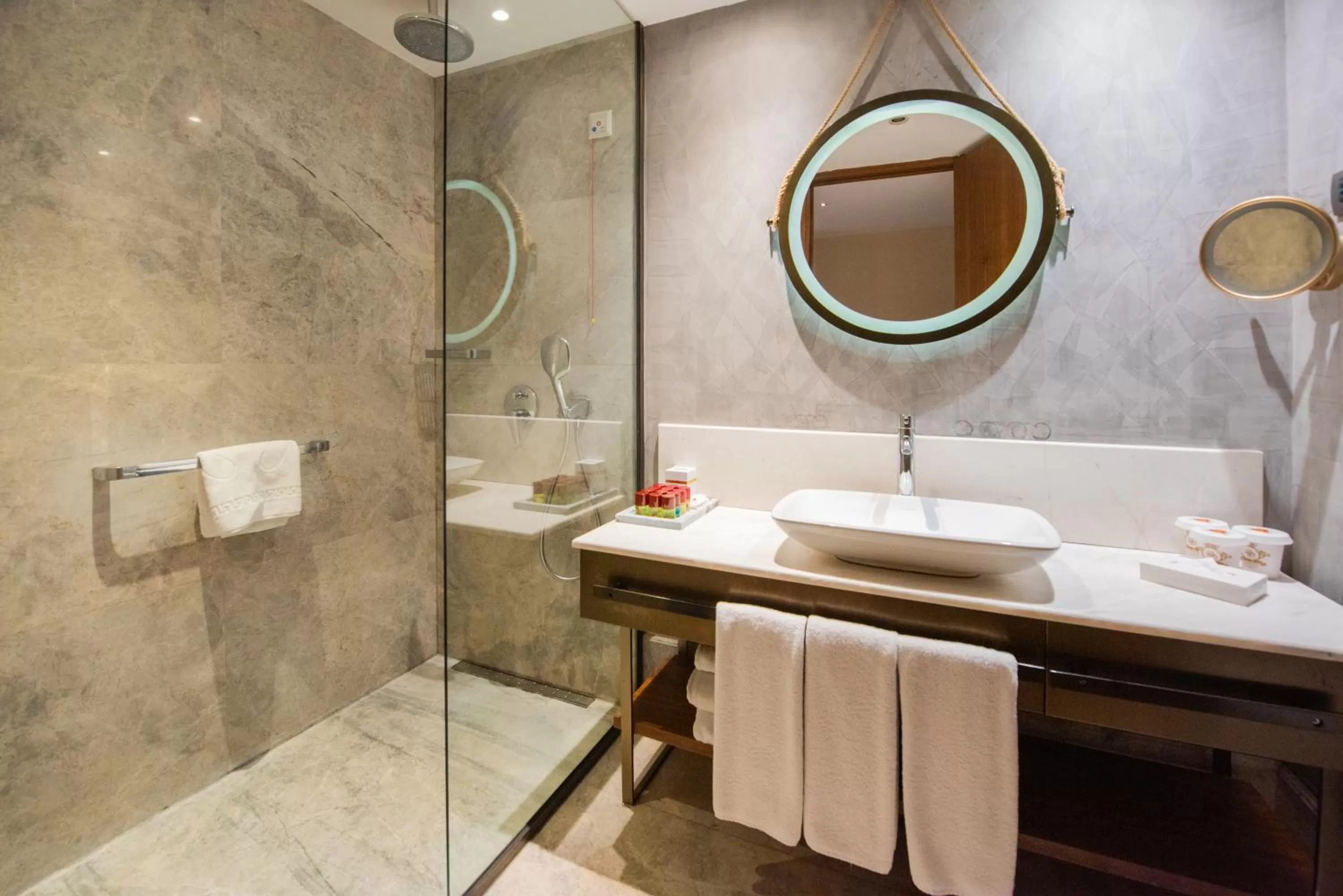 Toilet in Dosso Dossi Hotels & SPA Downtown