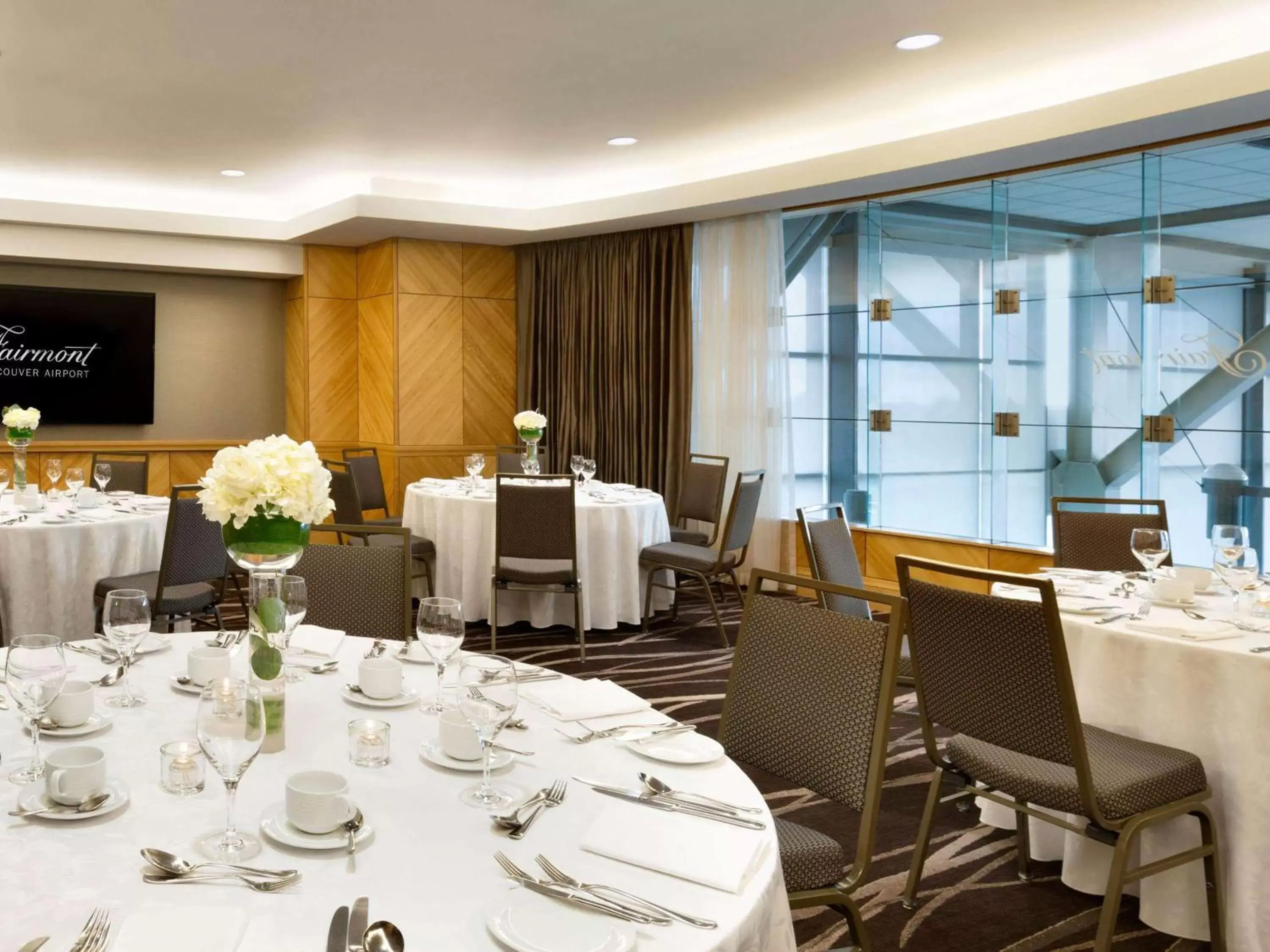 On site, Restaurant/Places to Eat in Fairmont Vancouver Airport In-Terminal Hotel