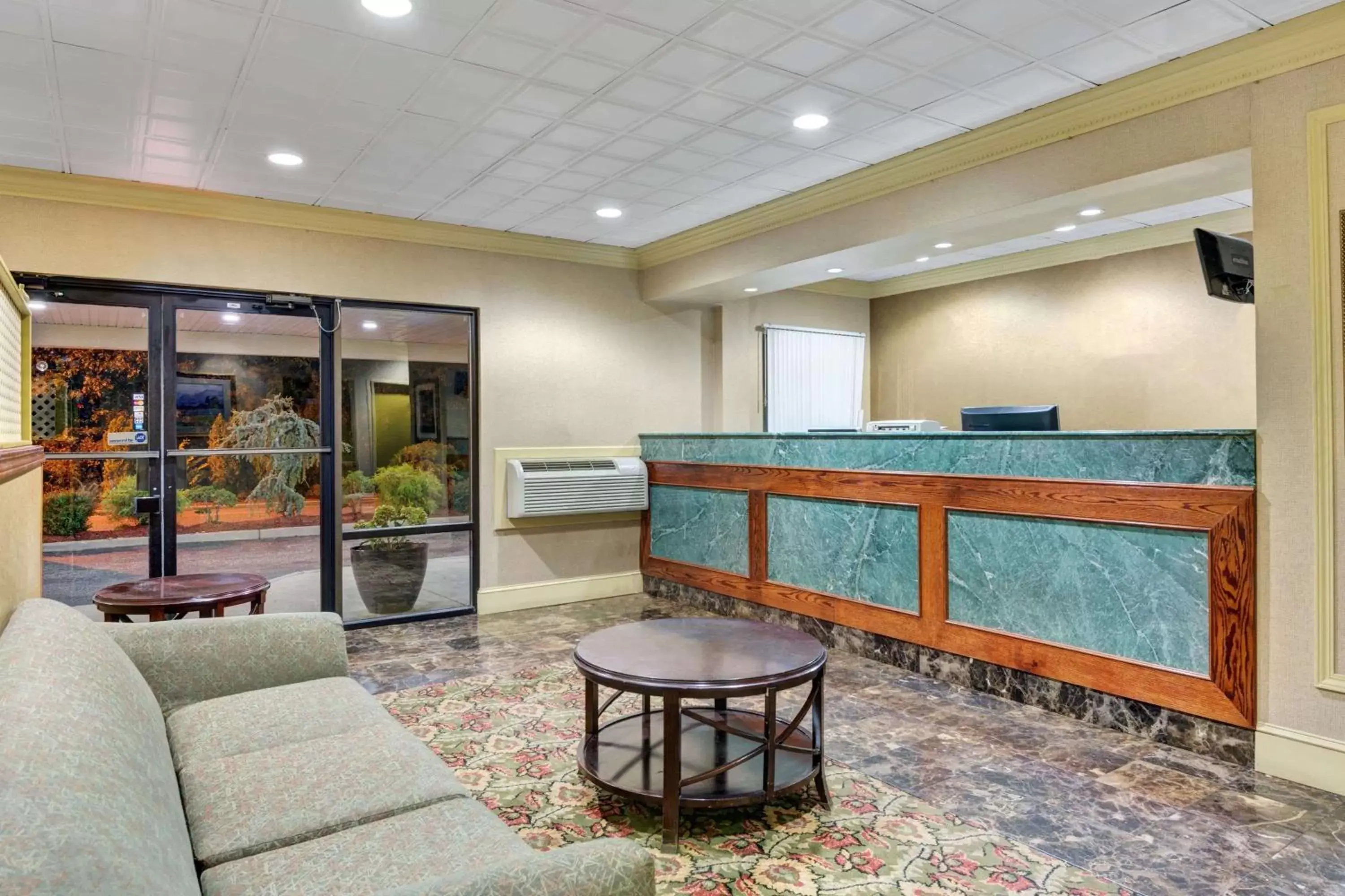 Lobby or reception, Lobby/Reception in Howard Johnson by Wyndham Galloway Atlantic City Area