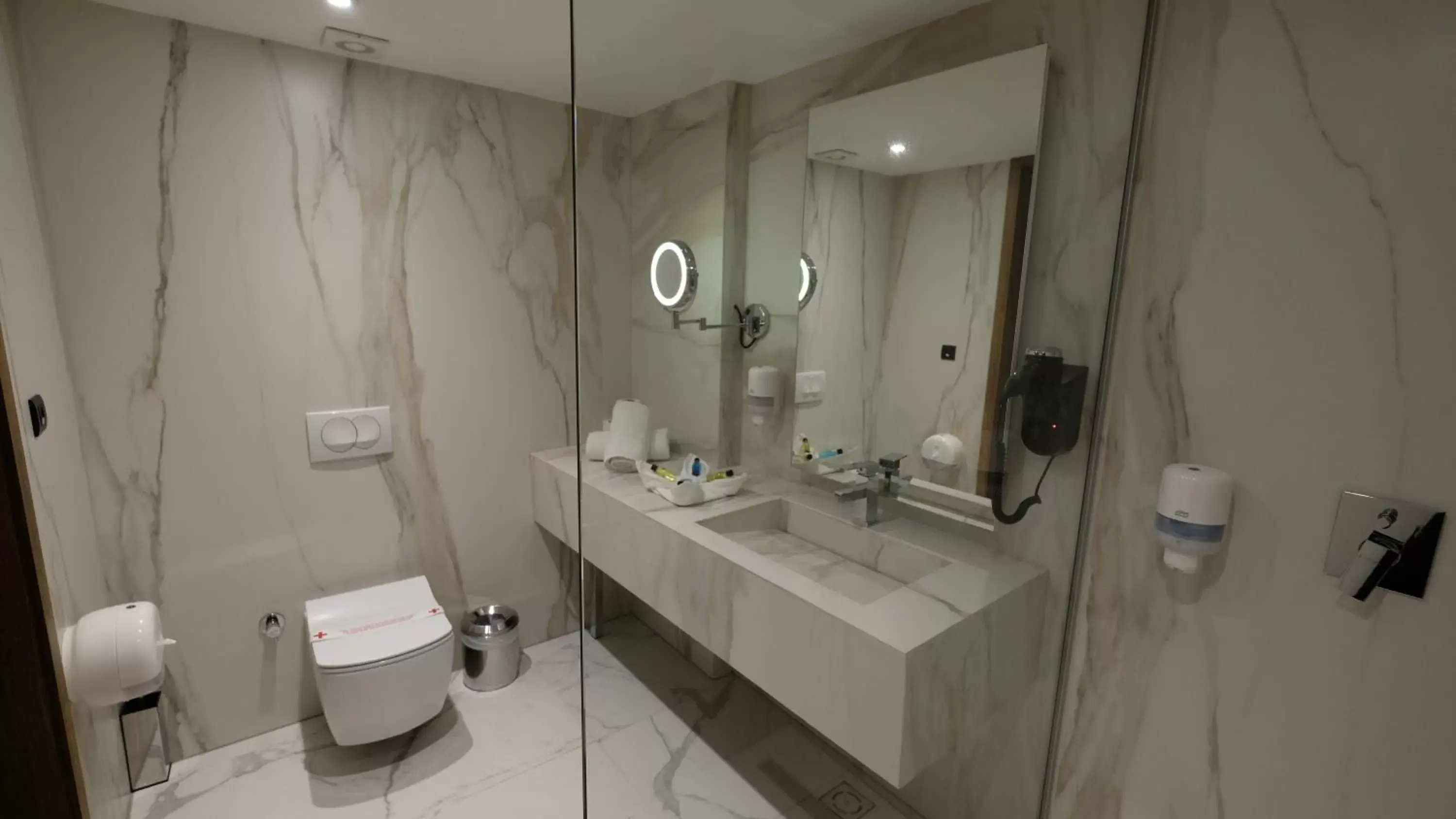 Shower, Bathroom in Hollywood Hotel