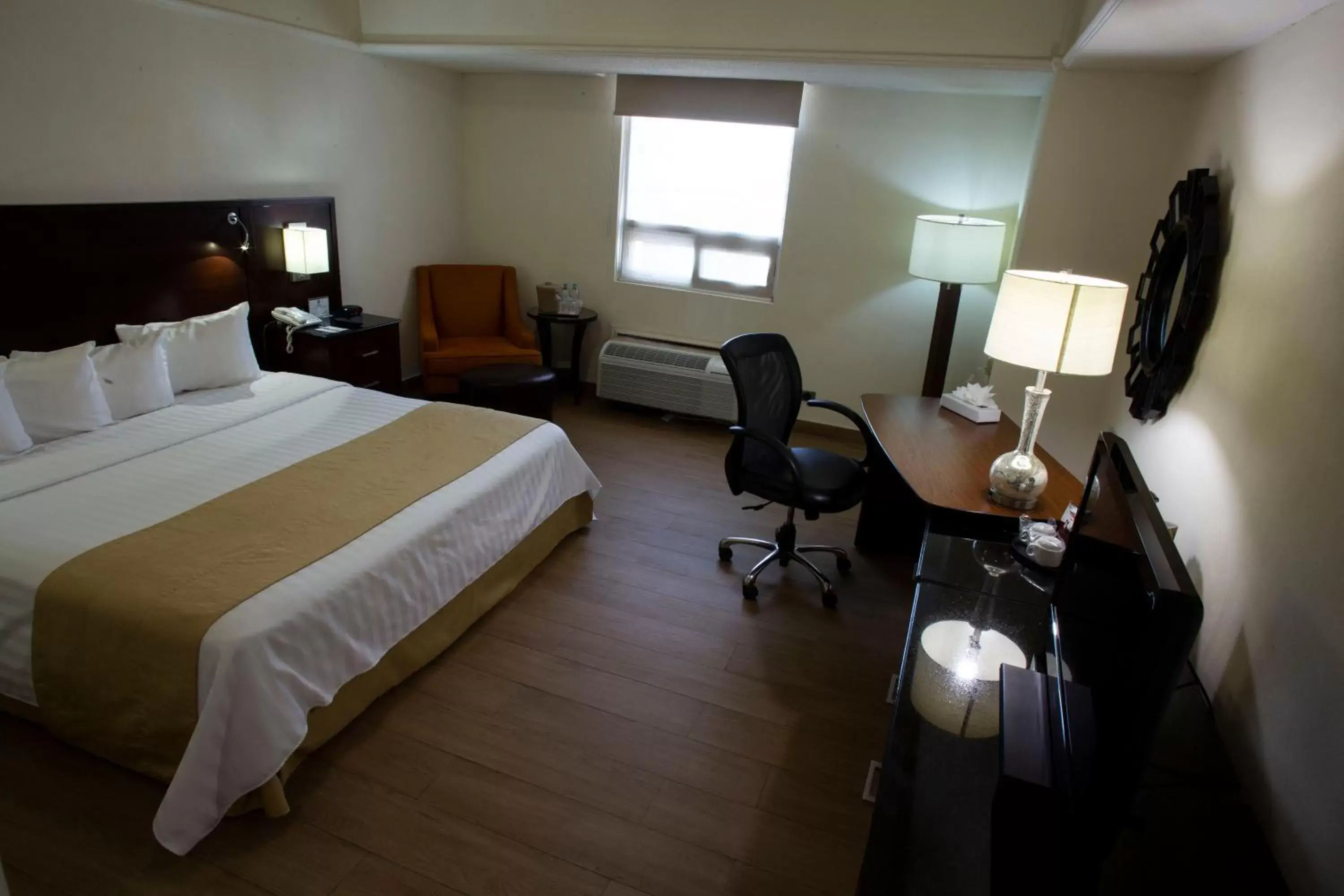 Photo of the whole room in Best Western Centro Monterrey