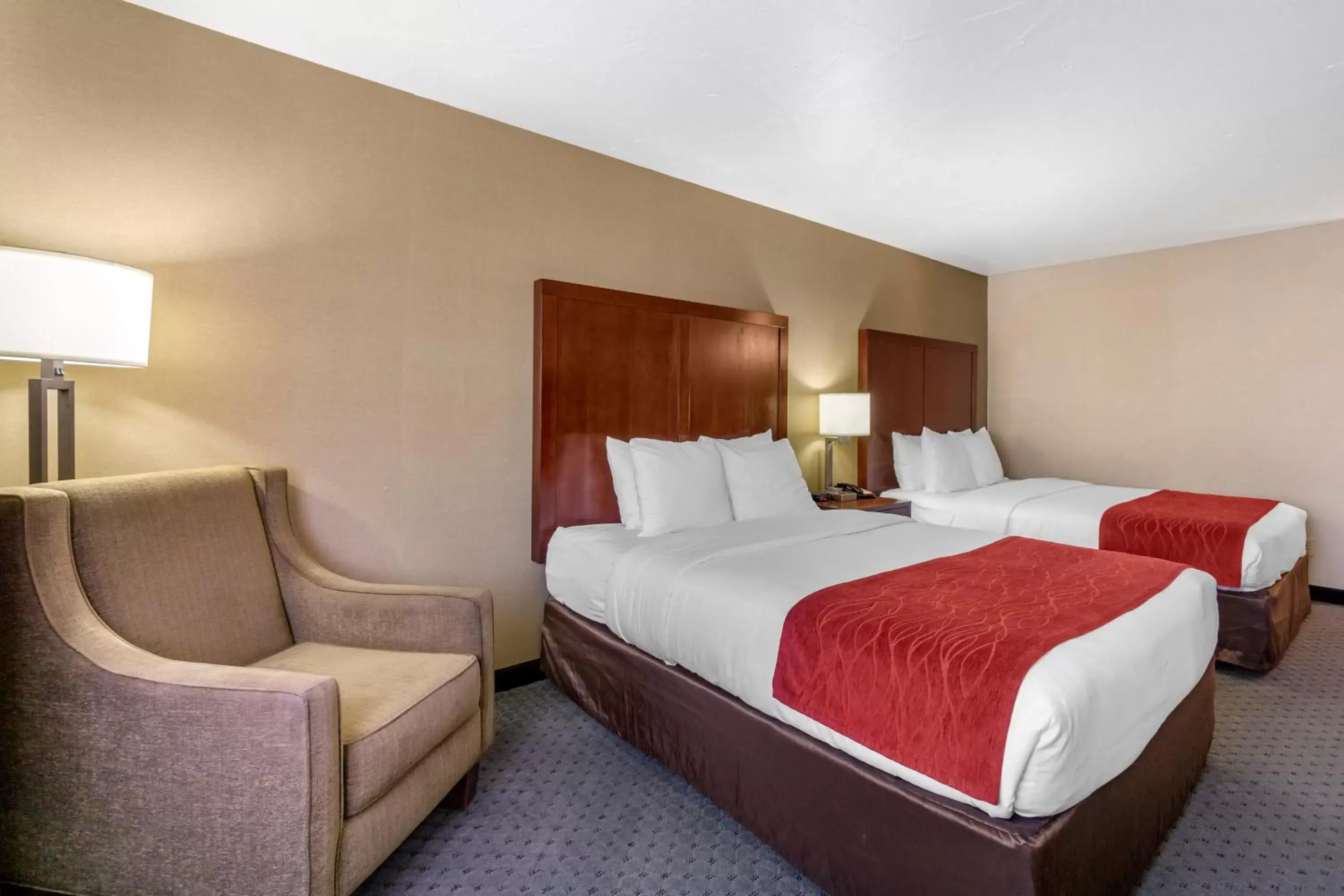 Bed in Comfort Inn Kent - Seattle